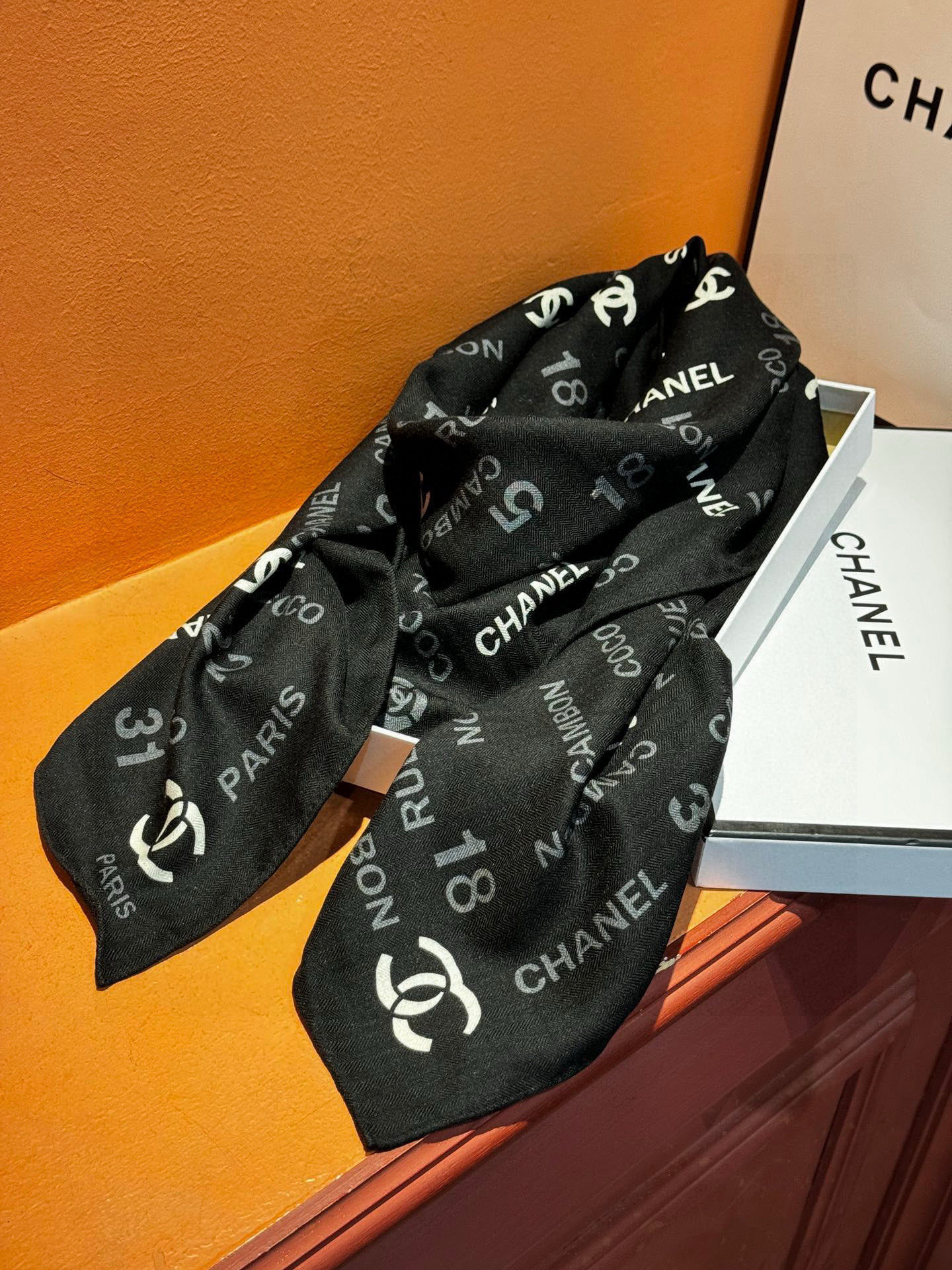 【升级双面同色 加密面料】 上新❤️ 140*140台版印花 黑白二色 高级都市新贵！山茶花的再一次邂逅