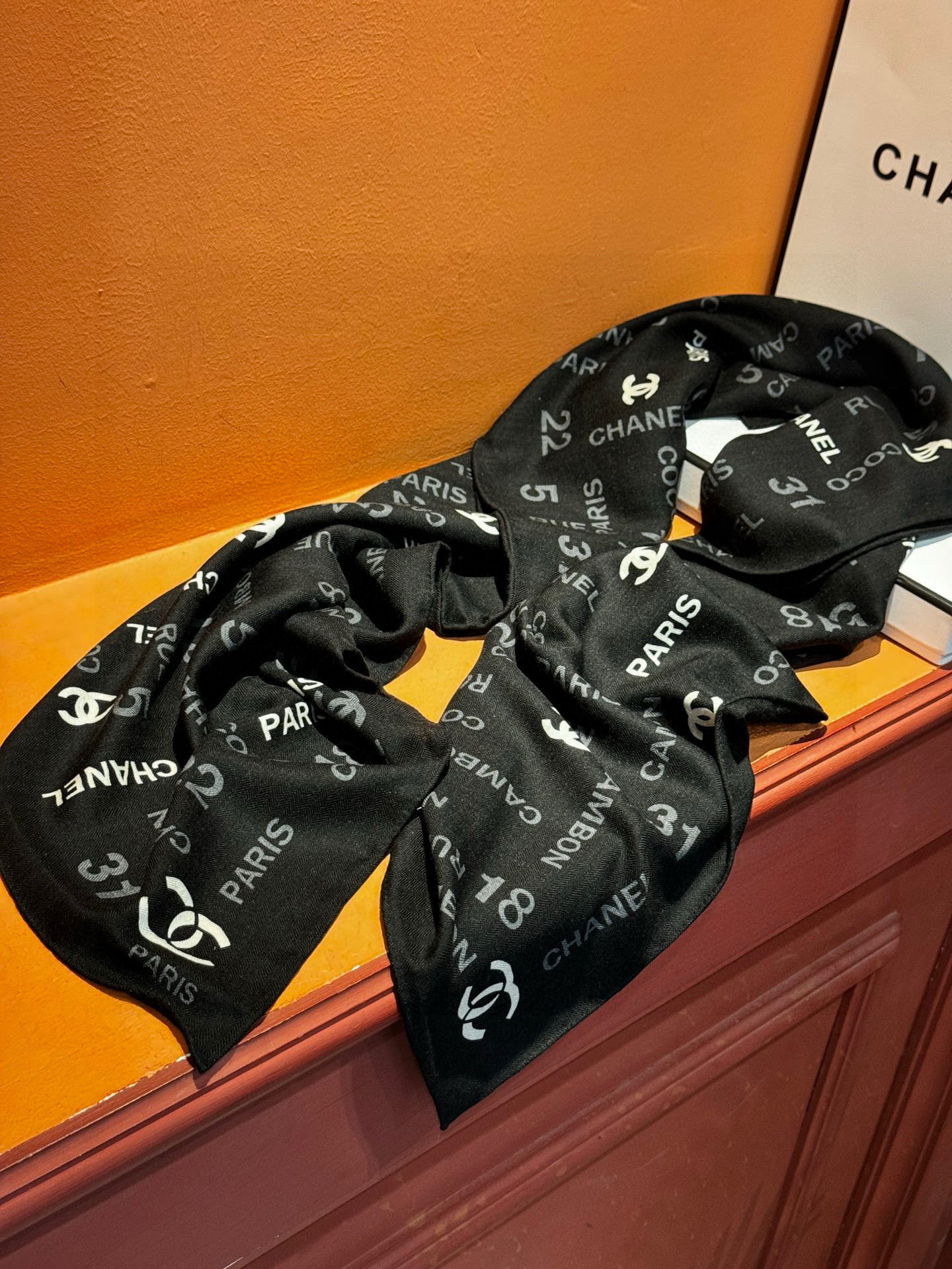 【升级双面同色 加密面料】 上新❤️ 140*140台版印花 黑白二色 高级都市新贵！山茶花的再一次邂逅