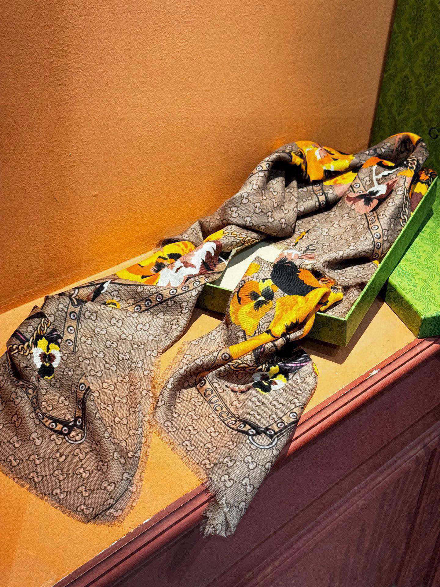 爆款出货 真正的海外原版货——从海外买的正品花了一个月画稿打版，要做咱们就做最好的💯 一花四色每色都把我