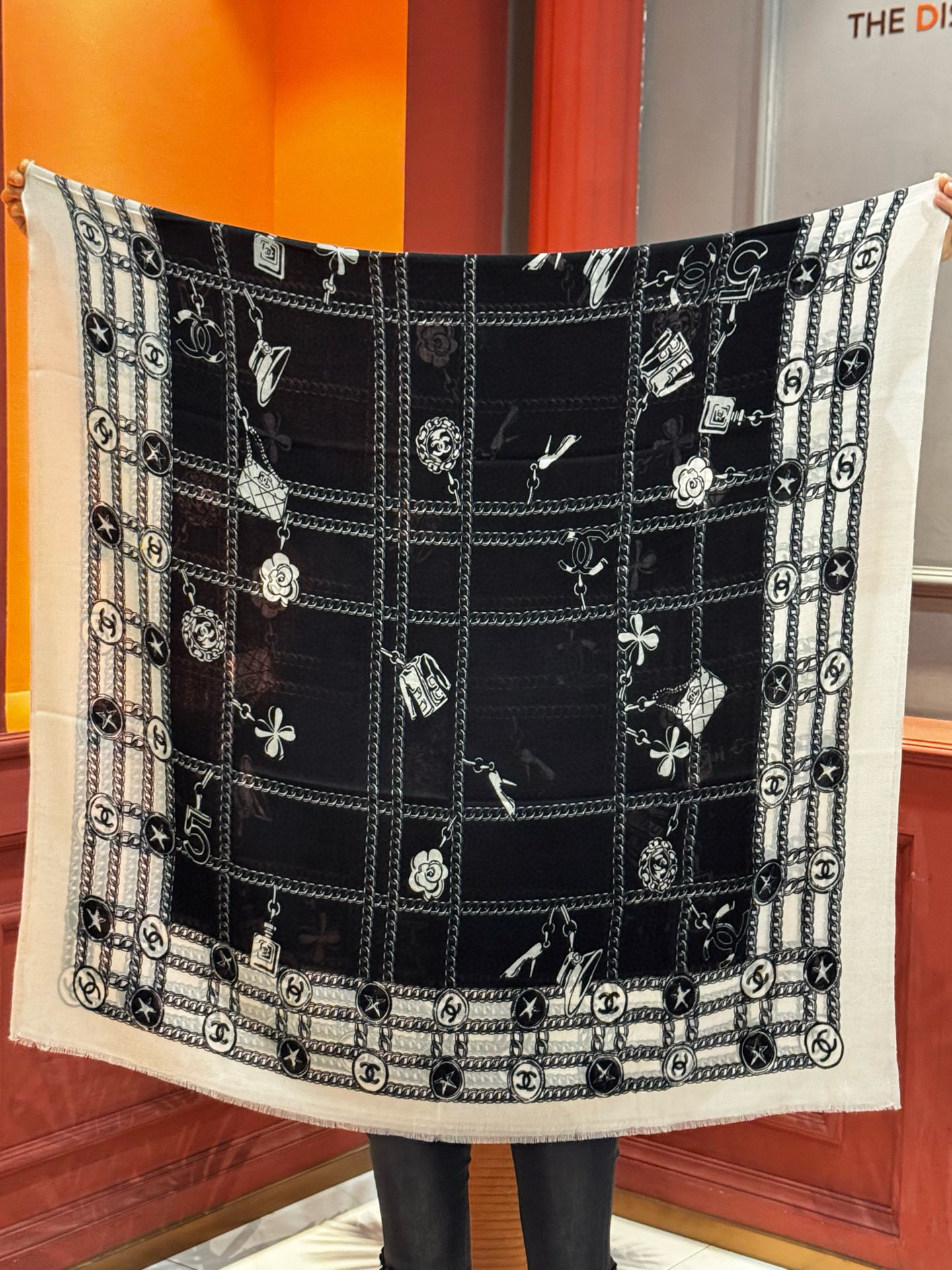 💟CHANEL香奈儿经典元素设计优雅大方，绕在颈间超级完美💋💋简直人间的尤物😍 专柜品质[玫瑰]长巾10