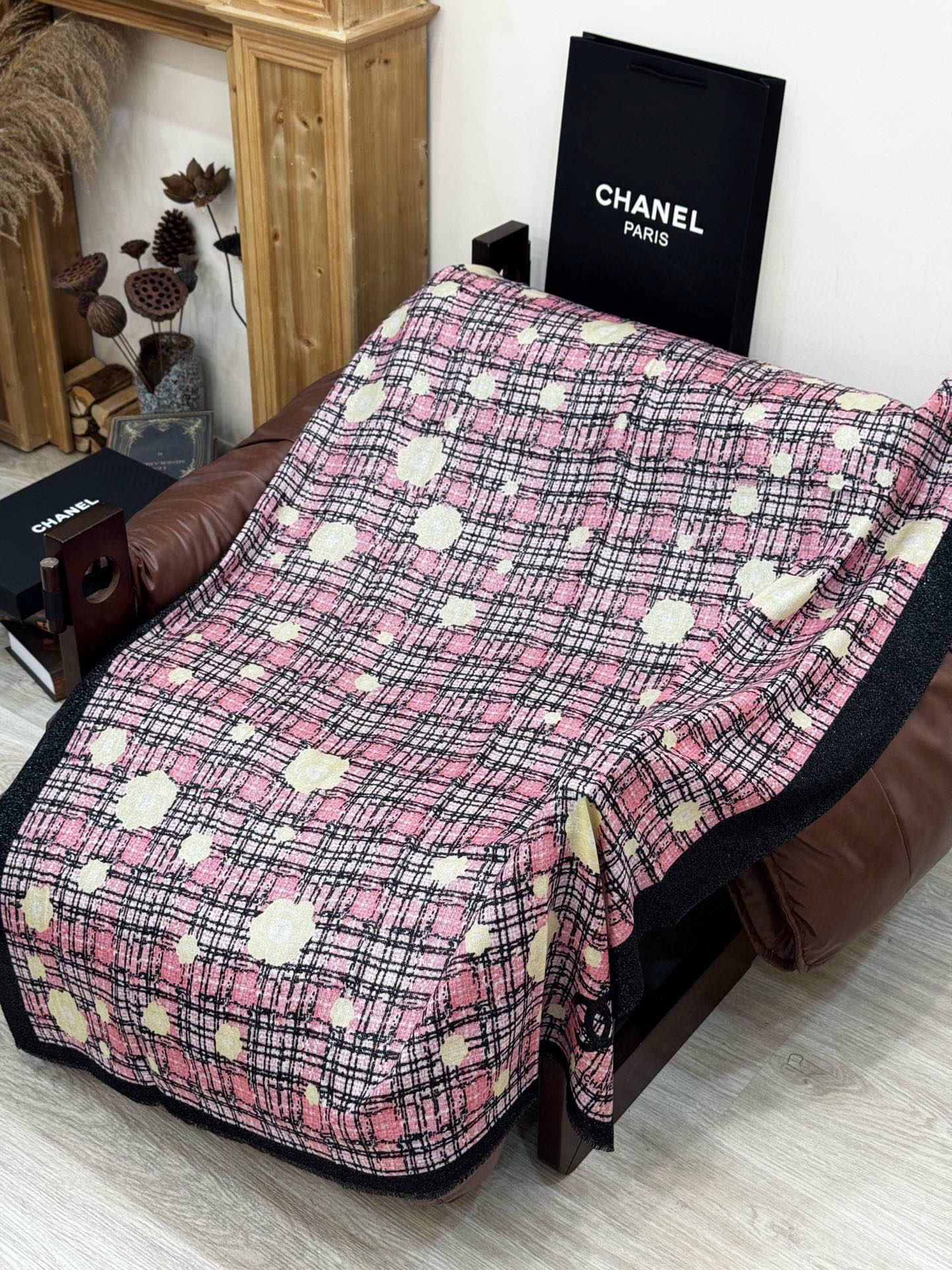 会发光发亮的围巾 💄💋新款客供亮片💖羊绒面料长巾 😘美翻了[流泪]【彩色山茶花银线长巾】御用殿堂级极‼️