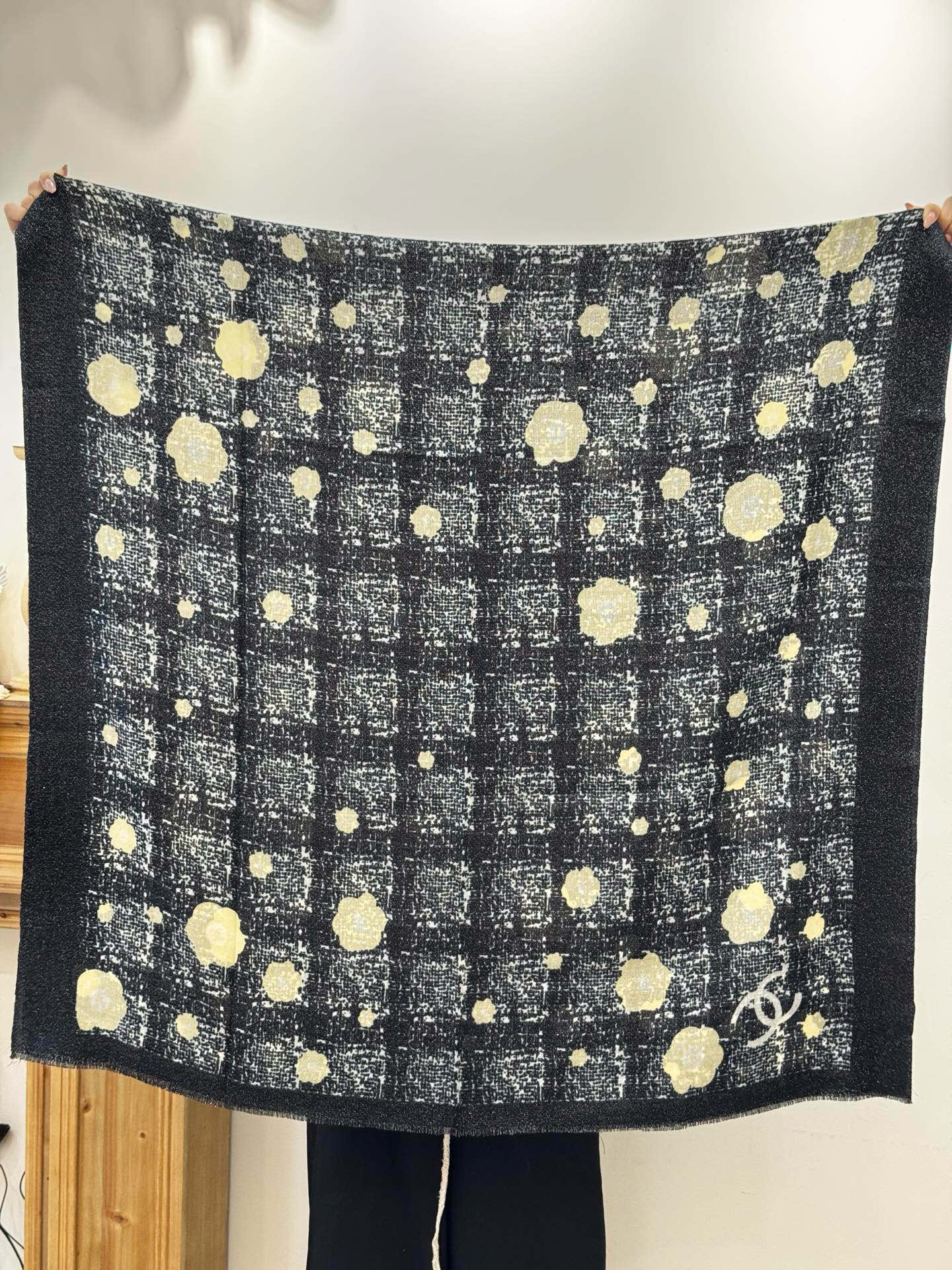 会发光发亮的围巾 💄💋新款客供亮片💖羊绒面料长巾 😘美翻了[流泪]【彩色山茶花银线长巾】御用殿堂级极‼️