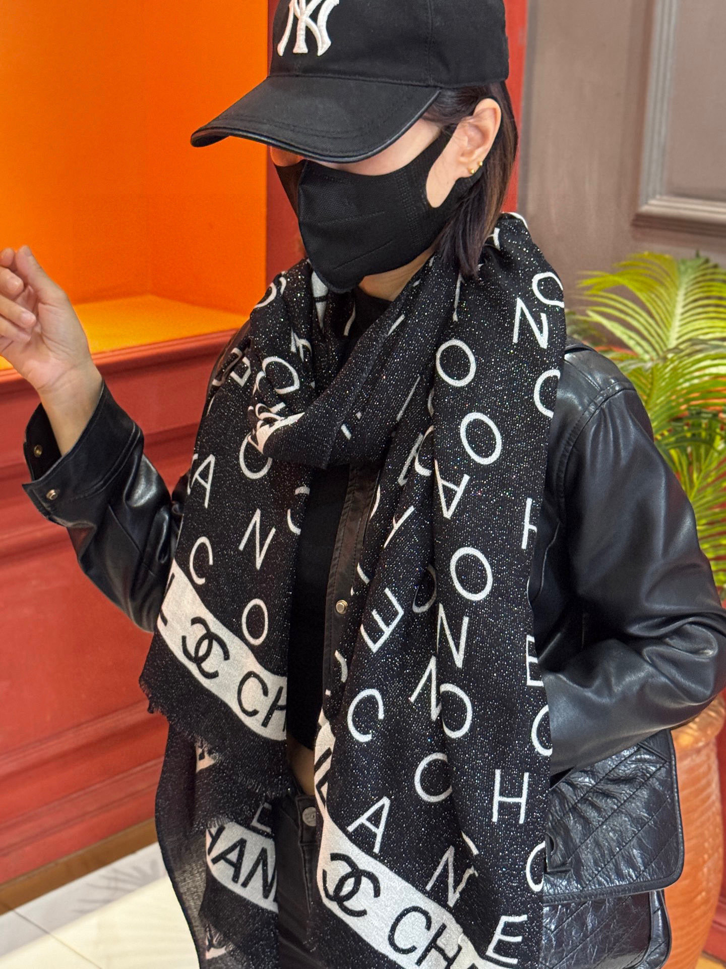 上新🌟 会发光发亮的围巾 💄💋新款客供银线💖羊绒面料长巾 😘美翻了[流泪]【银线双C图案】御用殿堂级极‼