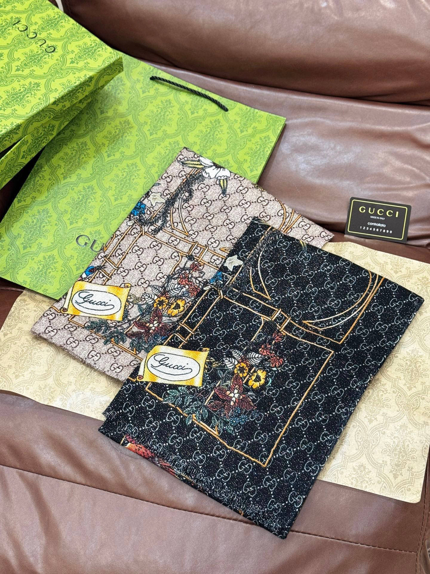 会发光发亮的围巾羊绒新款 🆕🆕🌈💫速度‼️下手一定要快‼️G家新款【GG字母花卉长巾】，高端 大爱 货极