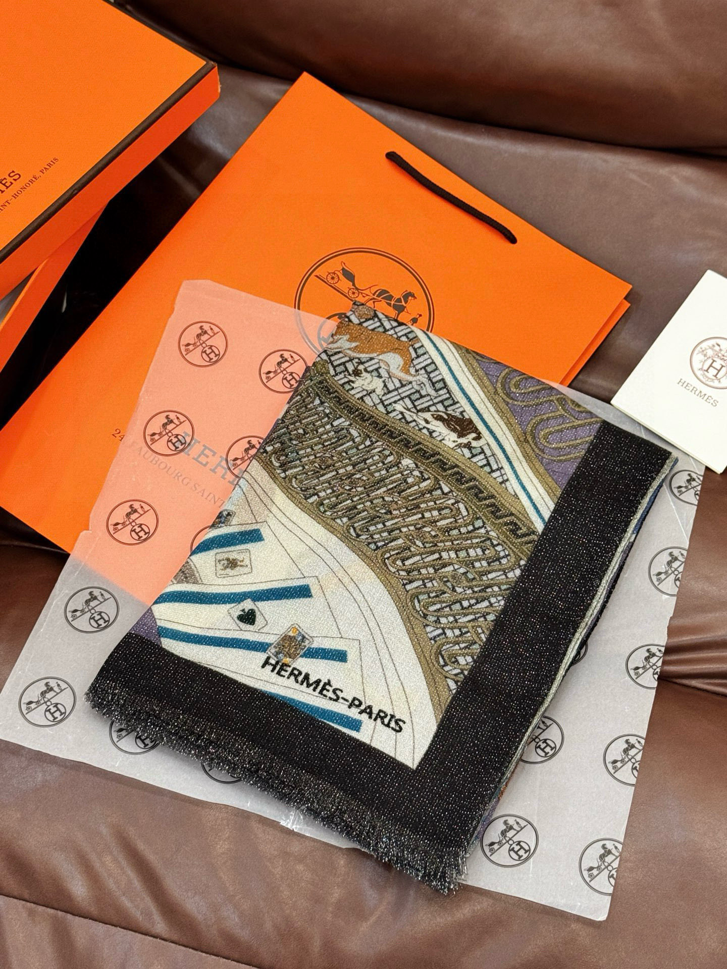 会发光发亮的围巾 爱马仕 专柜同步 买了都说好看羊绒印花‼️推荐💕顶级工艺超值‼️爱马仕专柜爆款🎁🎁羊绒