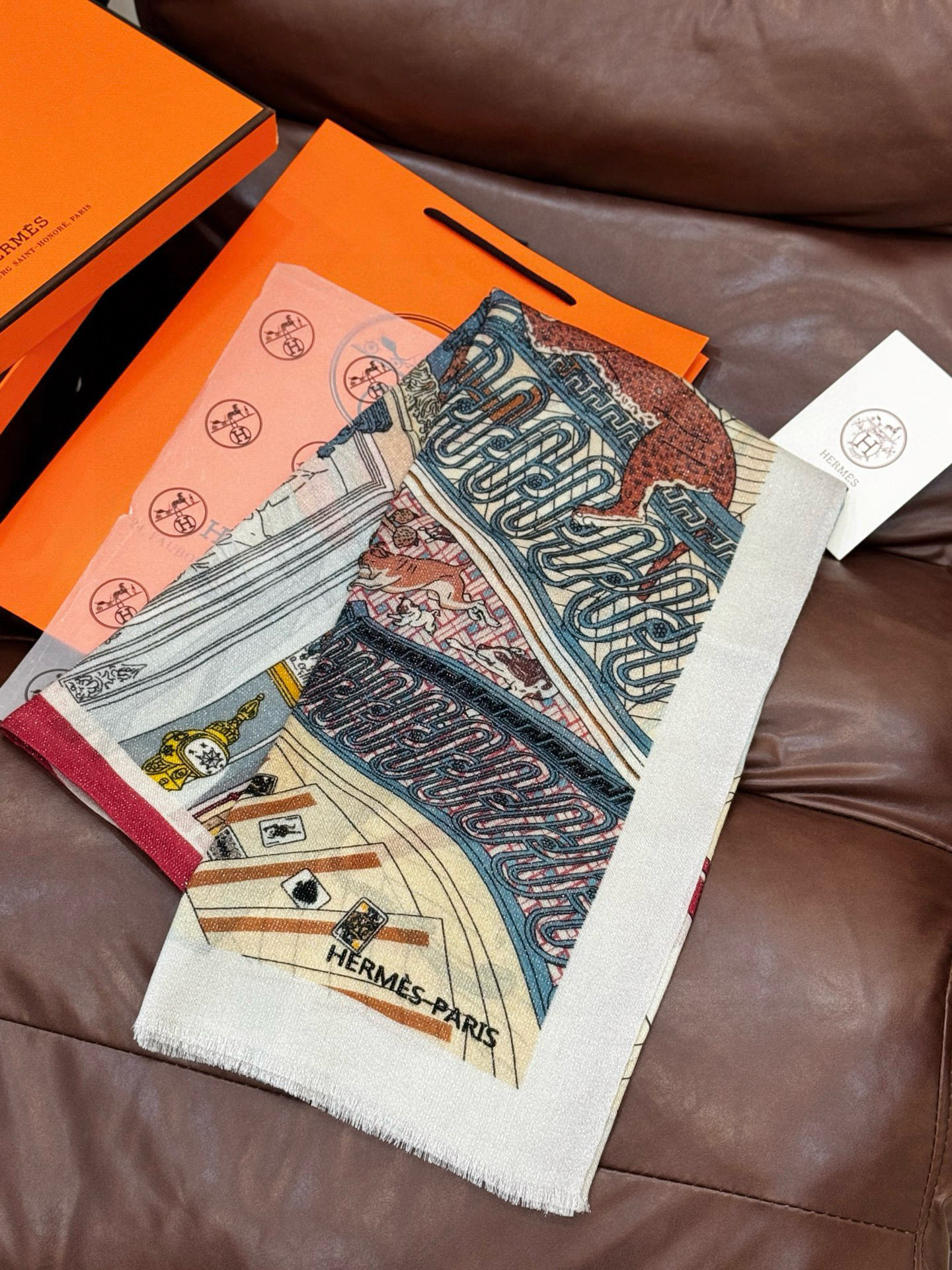 会发光发亮的围巾 爱马仕 专柜同步 买了都说好看羊绒印花‼️推荐💕顶级工艺超值‼️爱马仕专柜爆款🎁🎁羊绒