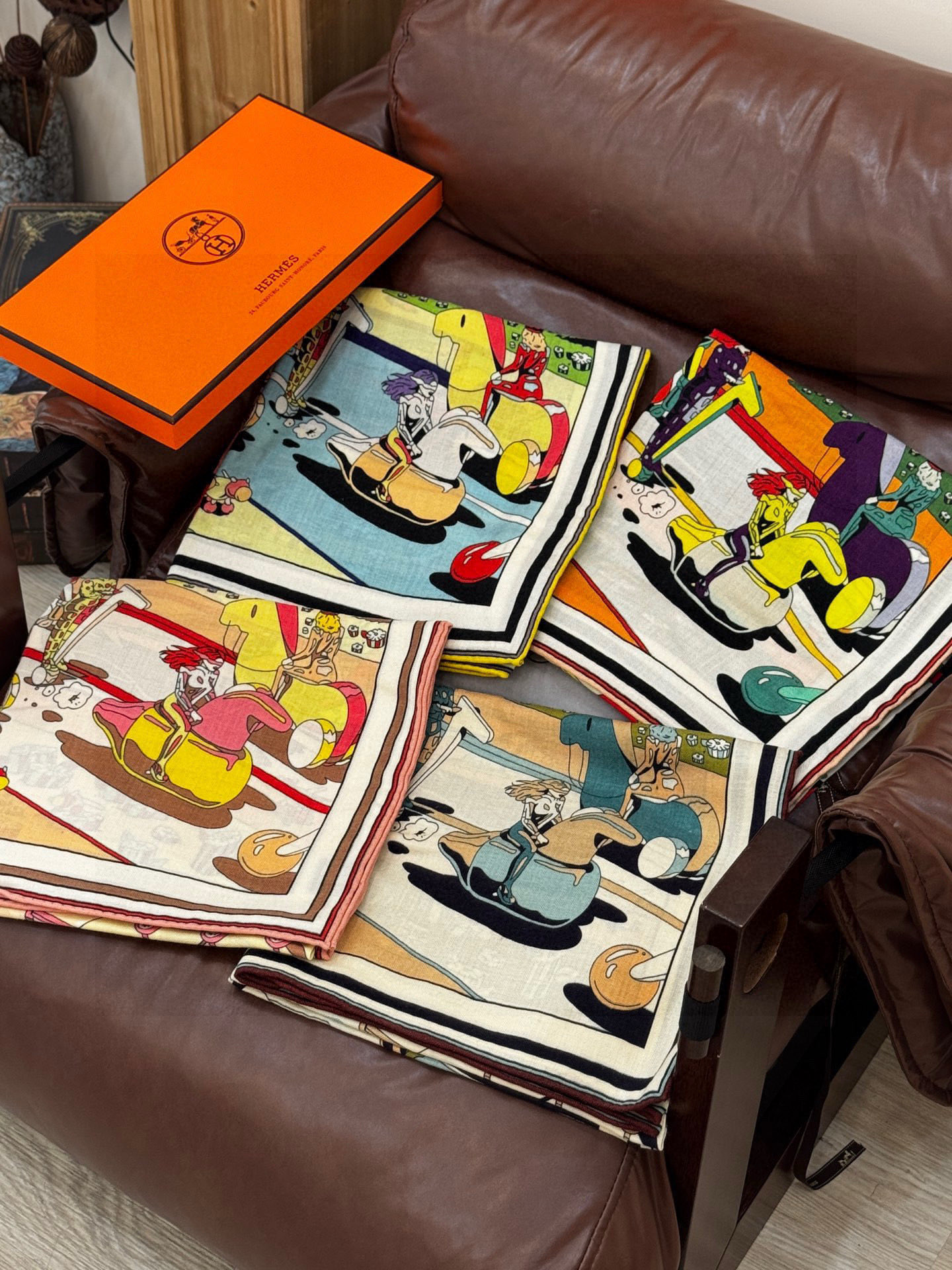 H，目前最热门的 “超现实爱马仕枢纽” 风靡全宇宙，听名字就充斥着未来空间♥️艺术品一样的存在，会绝版的