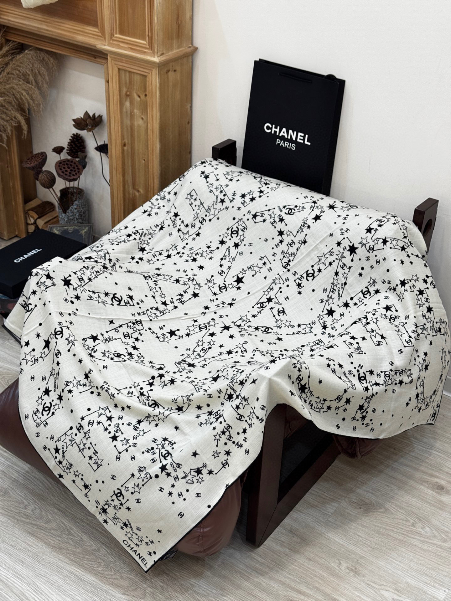 Chanel ~20。秋冬新品～【140顶级丝绒双面同色】繁星点点与双C的完美结合适合各种场合搭配使用黑