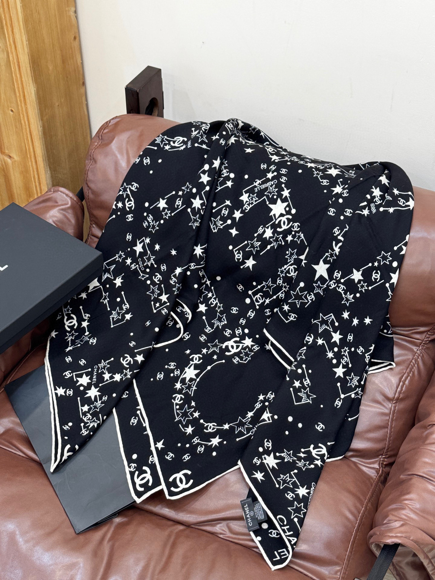 Chanel ~20。秋冬新品～【140顶级丝绒双面同色】繁星点点与双C的完美结合适合各种场合搭配使用黑