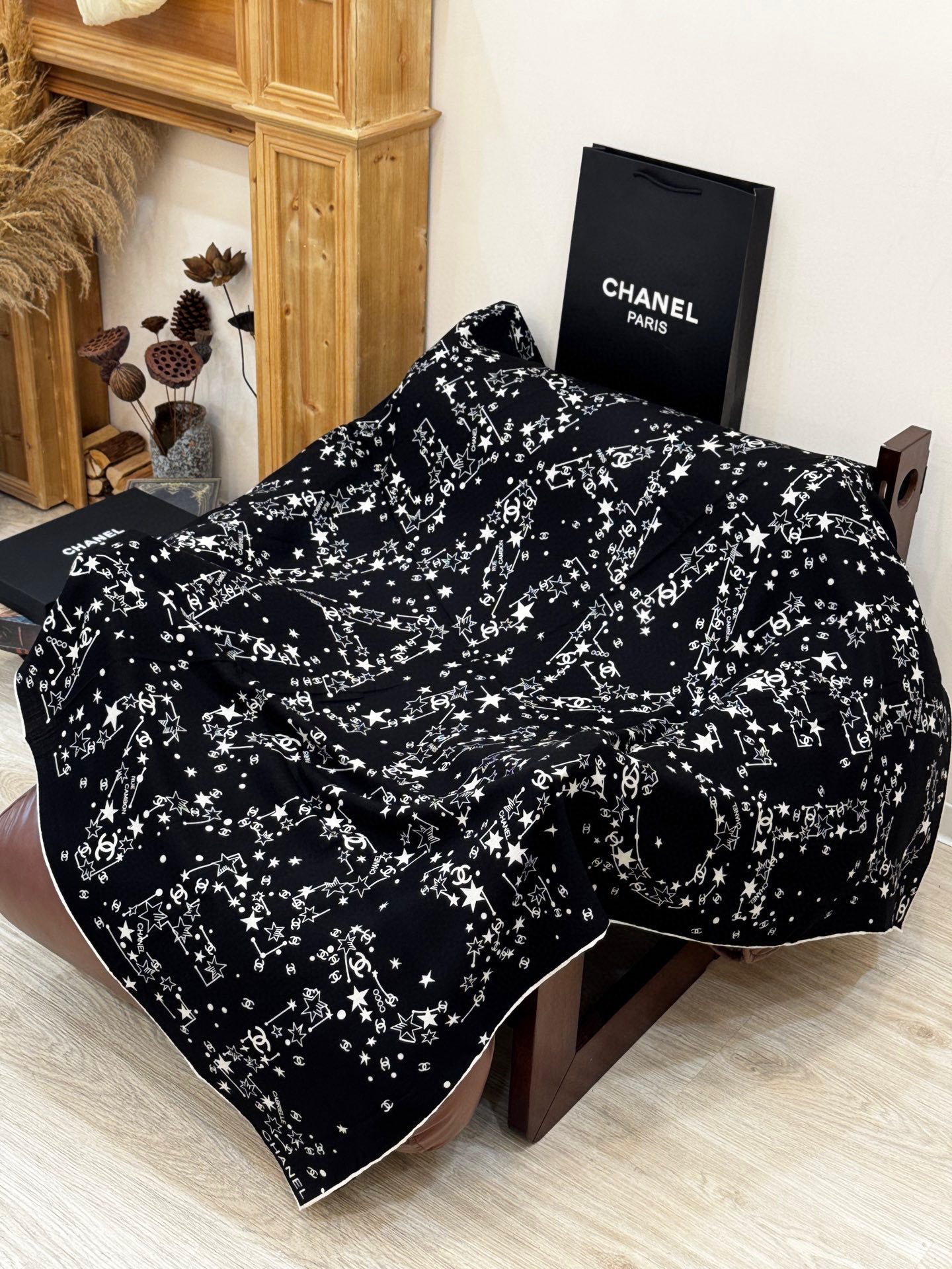 Chanel ~20。秋冬新品～【140顶级丝绒双面同色】繁星点点与双C的完美结合适合各种场合搭配使用黑