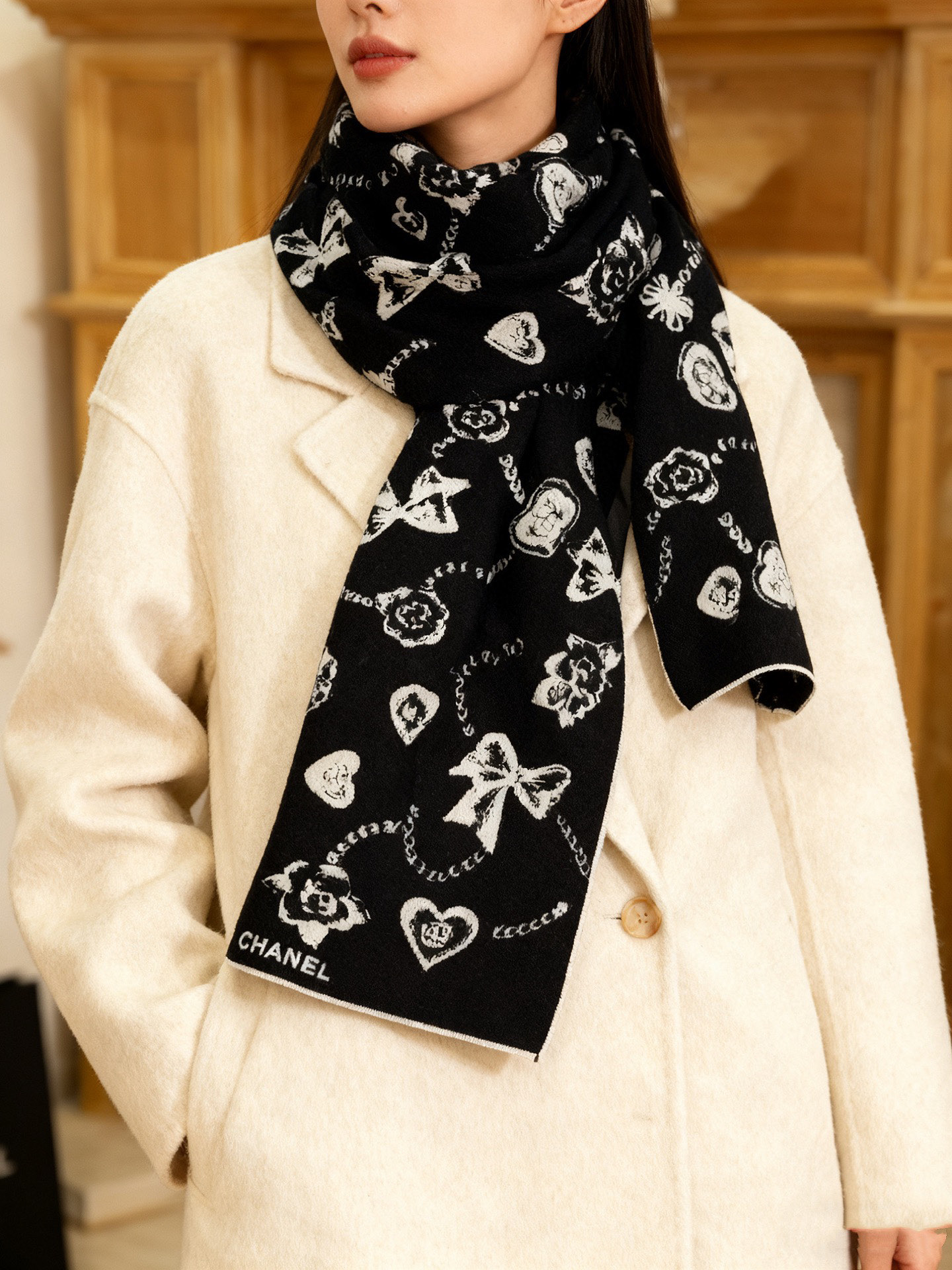 Chanel ~25秋冬新品～【爱心珍珠四叶草】【140双面丝绒披肩】手工卷边丝绒方巾（30%桑蚕丝70