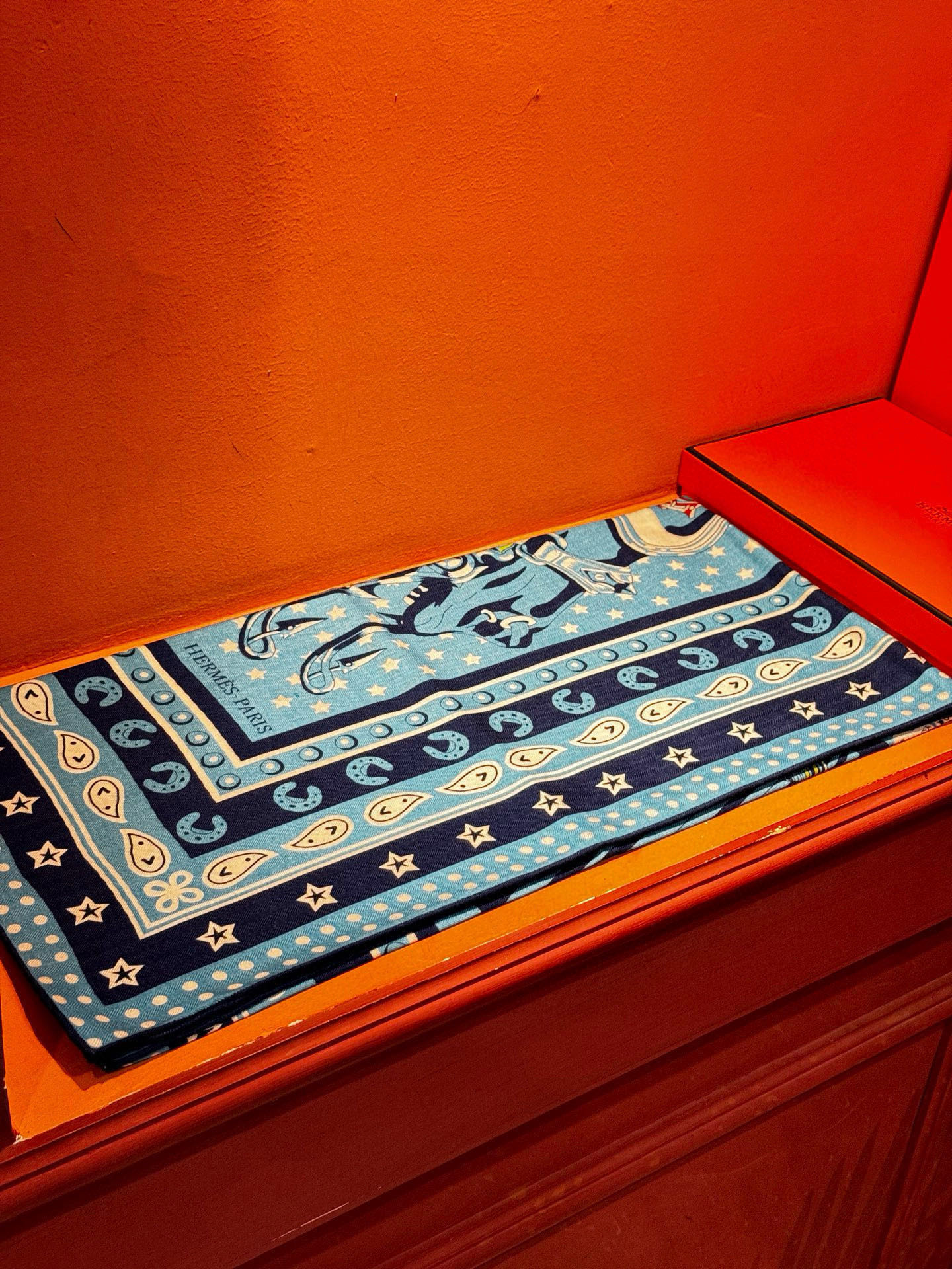 💟羊绒新款🆕👏👏买了都说好看‼️推荐💕爱马仕双面同色羊绒方巾【朋克骏马双面同色140】，顶级工艺超值‼️