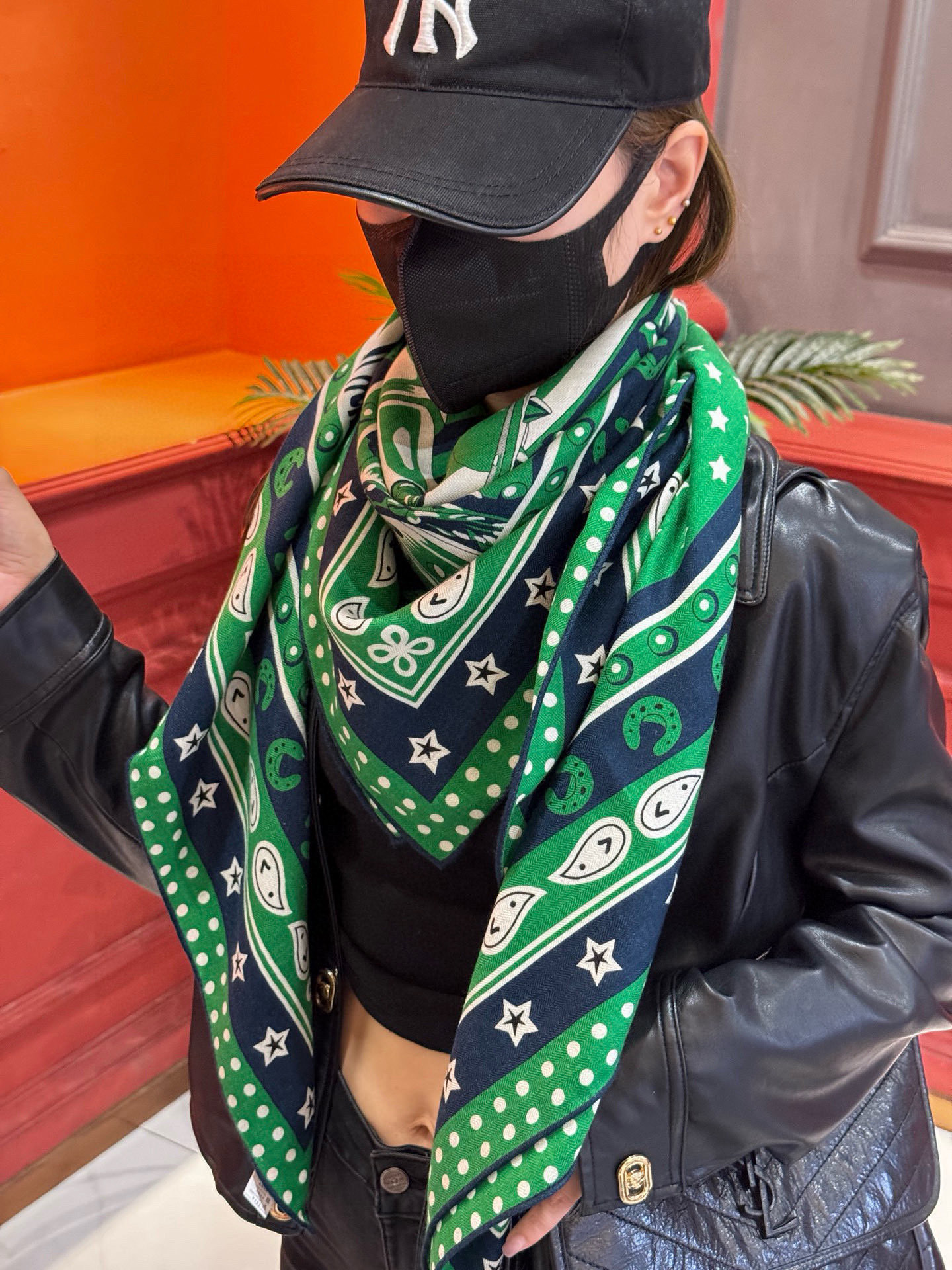 💟羊绒新款🆕👏👏买了都说好看‼️推荐💕爱马仕双面同色羊绒方巾【朋克骏马双面同色140】，顶级工艺超值‼️