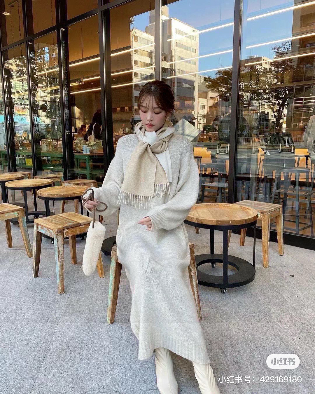 没见过吧,很少有人在柜里见过这条围巾😳当时发售的时候内地给的就特别少,原版是客户在日本中古店买到的❗所以