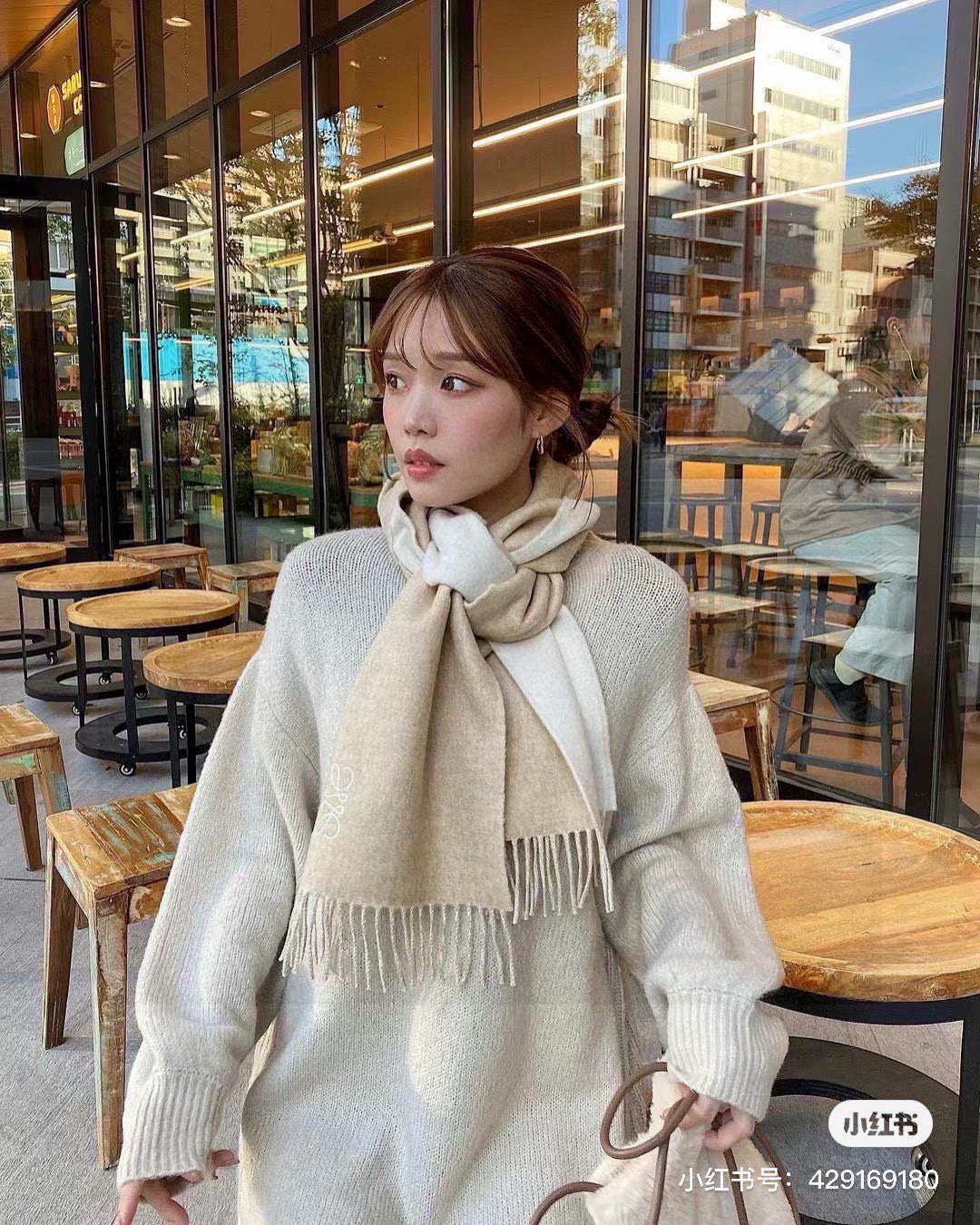 没见过吧，很少有人在柜里见过这条围巾😳当时发售的时候内地给的就特别少，原版是客户在日本中古店买到的❗所以