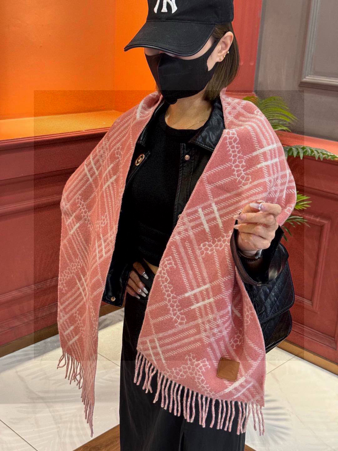 双面围巾 🆕Burberry · 巴宝莉格子围巾❗️好看的要疯掉了，太有型太有魅力了❗️❗️非常斯文时尚