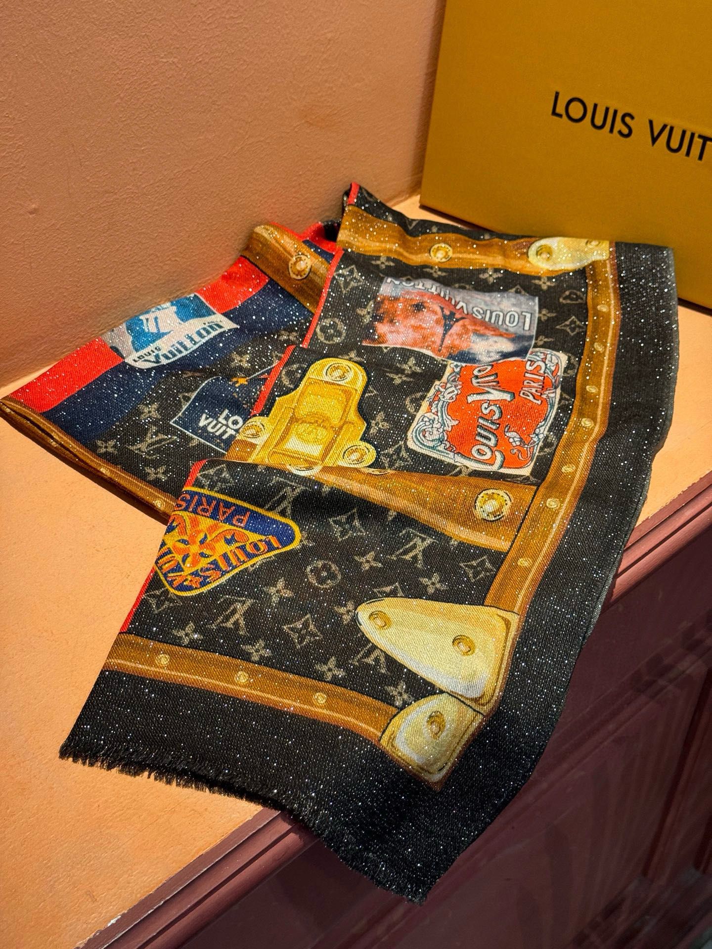 会发光发亮的围巾真心赞‼️驴家【L链条箱包花纹银丝长巾】银丝印花羊绒长巾，2023新款方巾来撷Noufi