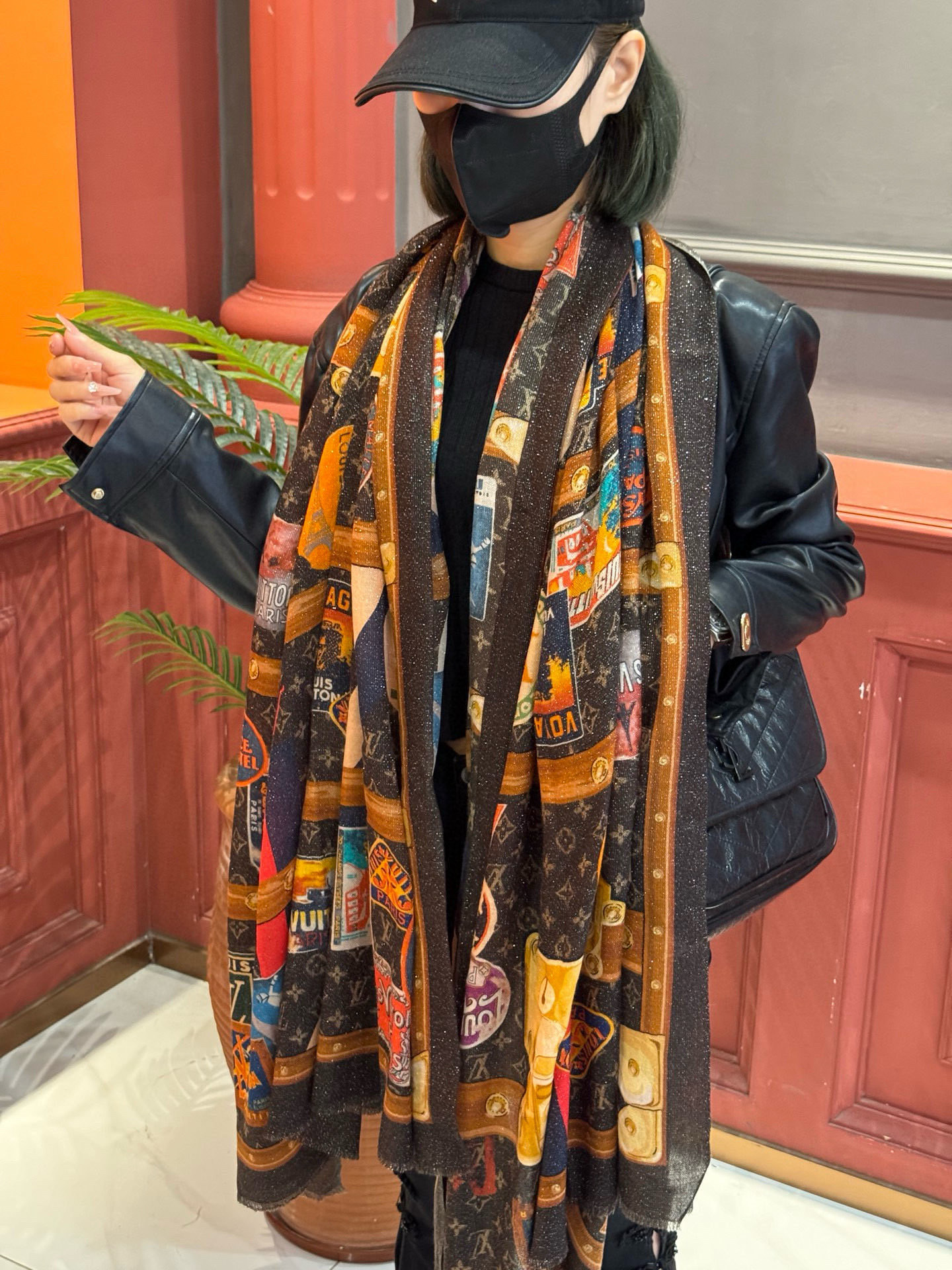 会发光发亮的围巾真心赞‼️驴家【L链条箱包花纹银丝长巾】银丝印花羊绒长巾，2023新款方巾来撷Noufi