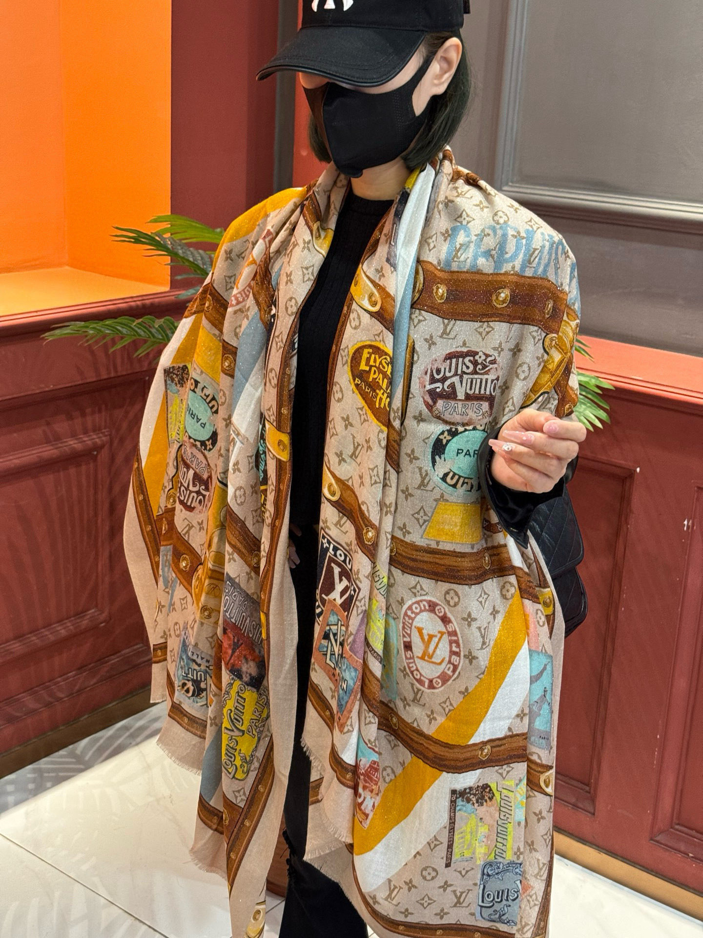 会发光发亮的围巾真心赞‼️驴家【L链条箱包花纹银丝长巾】银丝印花羊绒长巾，2023新款方巾来撷Noufi