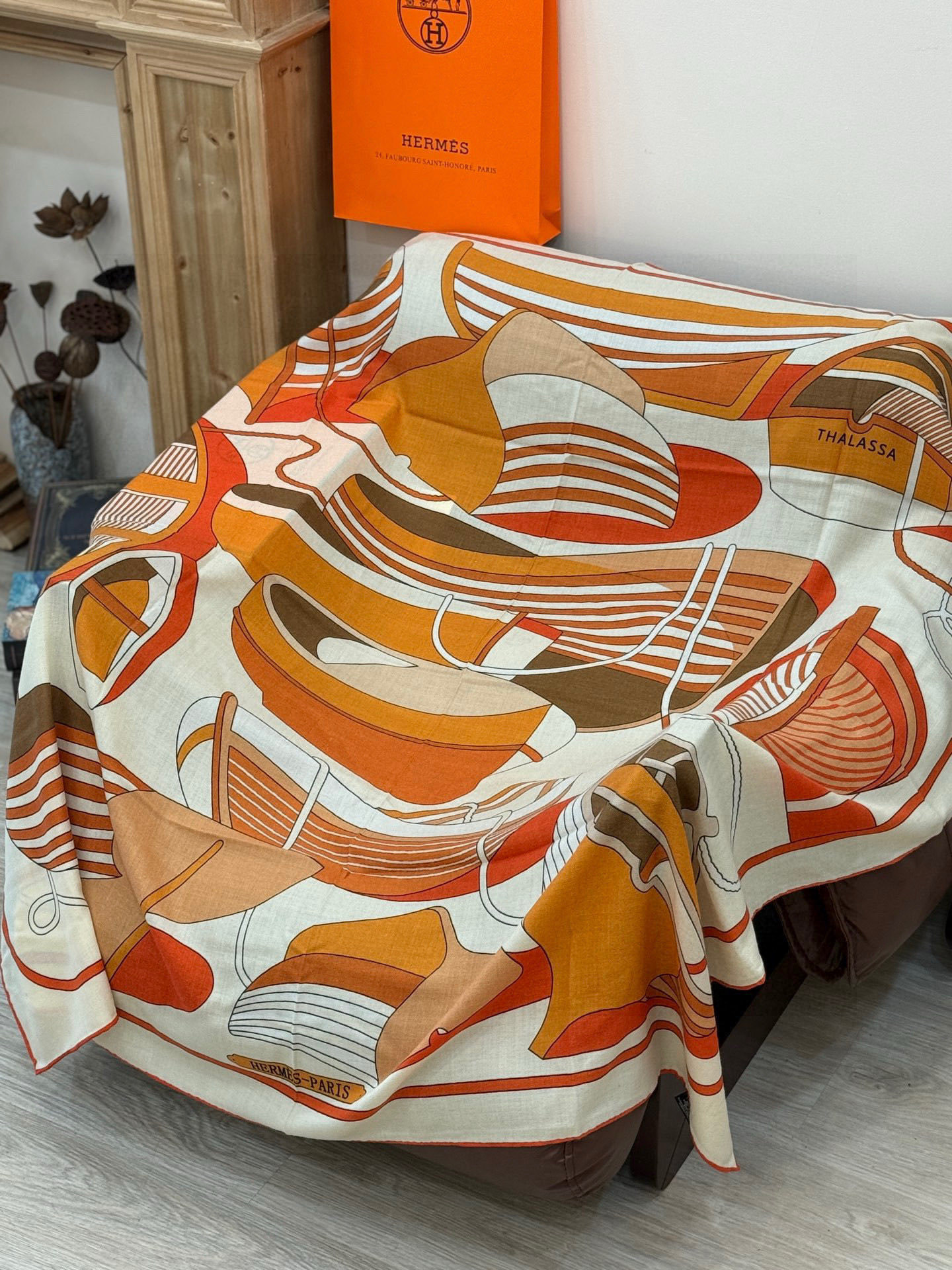 💟2025年早秋上新💞【双面同色丝毛方巾】手工卷边山羊绒和真丝混纺披肩(70%山羊绒,30%桑蚕丝)这款