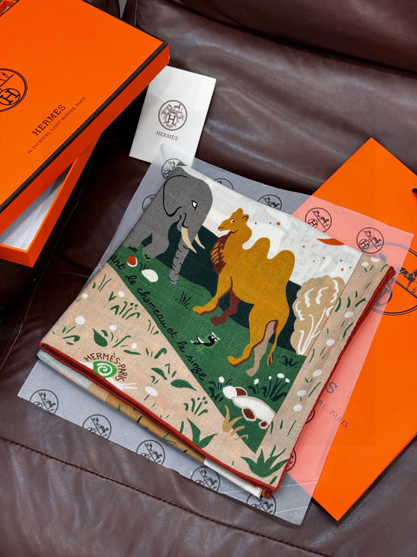 新款现货💖💖140丝绒方巾双面同色(专柜同步Hermes爱马仕)‼️抢‼️VIP推荐 ‼️下手一定要快【