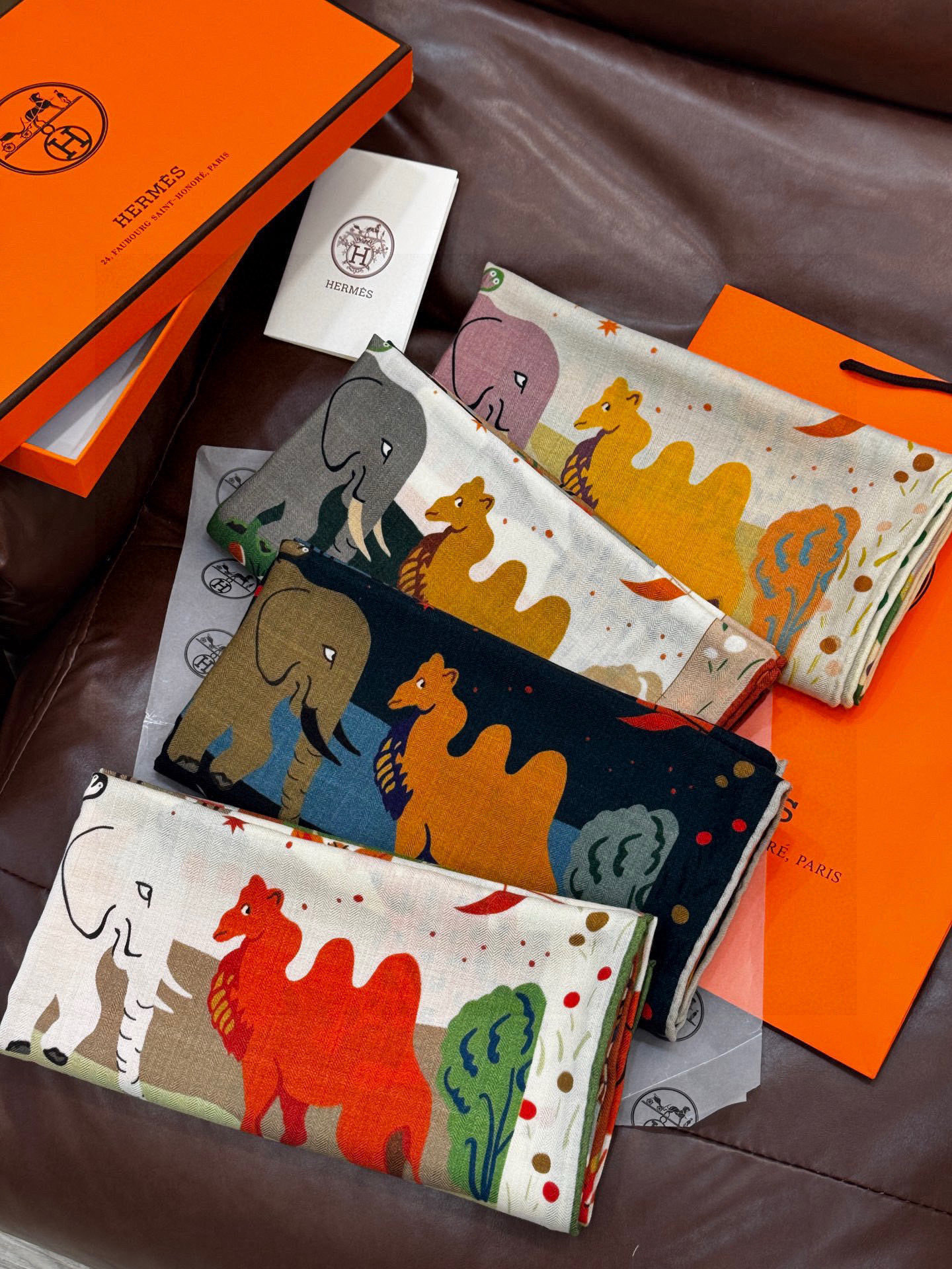 新款现货💖💖140丝绒方巾双面同色(专柜同步Hermes爱马仕)‼️抢‼️VIP推荐 ‼️下手一定要快【