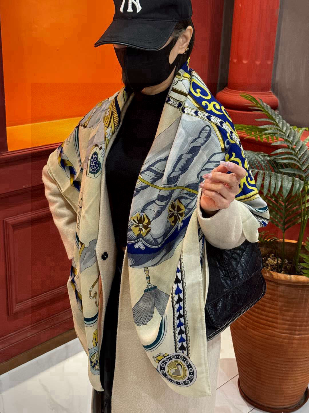 【双面同色】原单爱马仕140cm丝绒方巾💕 甜蜜的鞍具，装饰家芳登和佩西耶设计的一款餐盘增添骑士般的浪漫