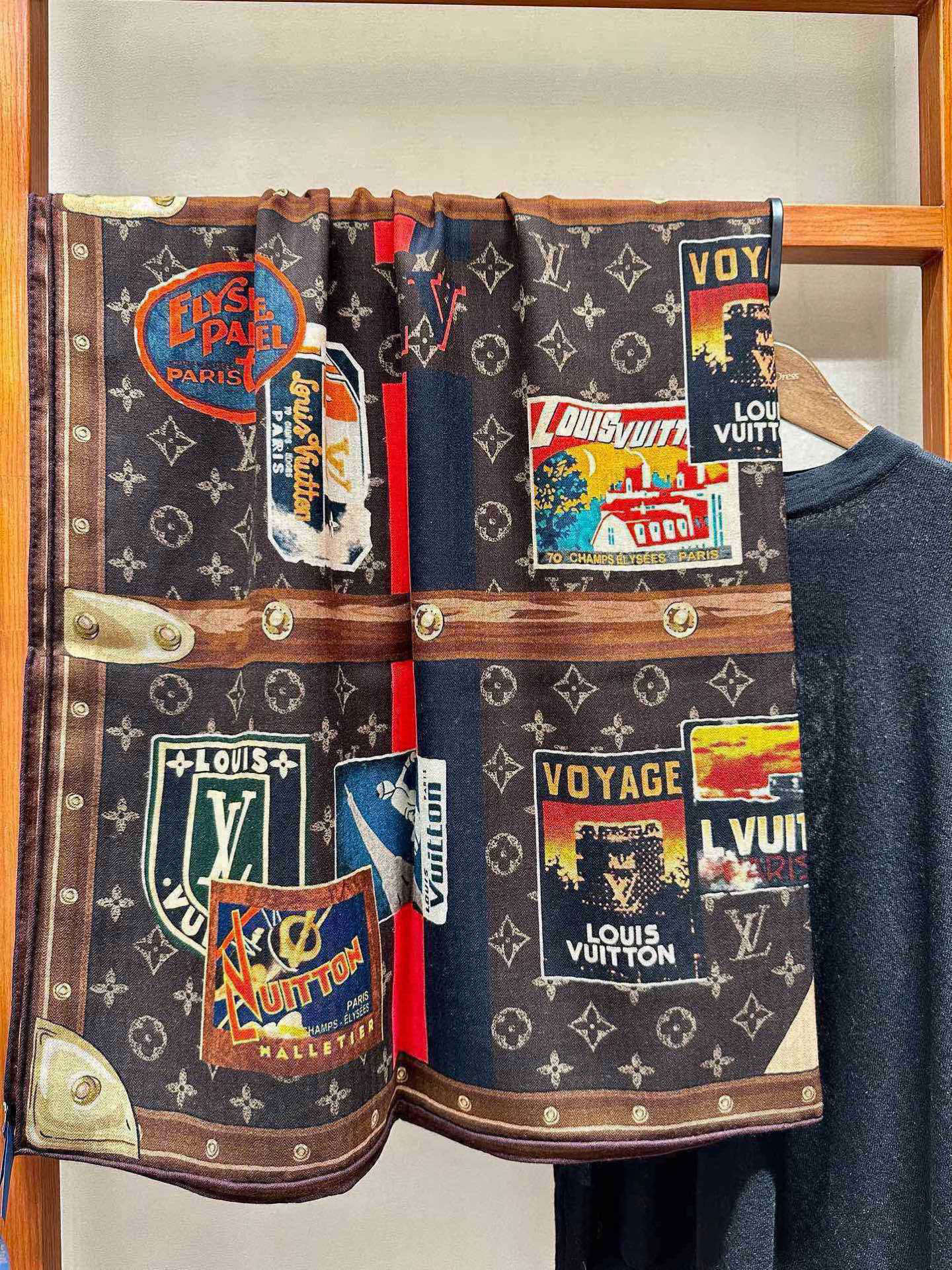 【LV】上新❤️ 路易威登 一款值得品细节的高货抠细节,从一个小块的配色去打败市场货140方巾 二个配色