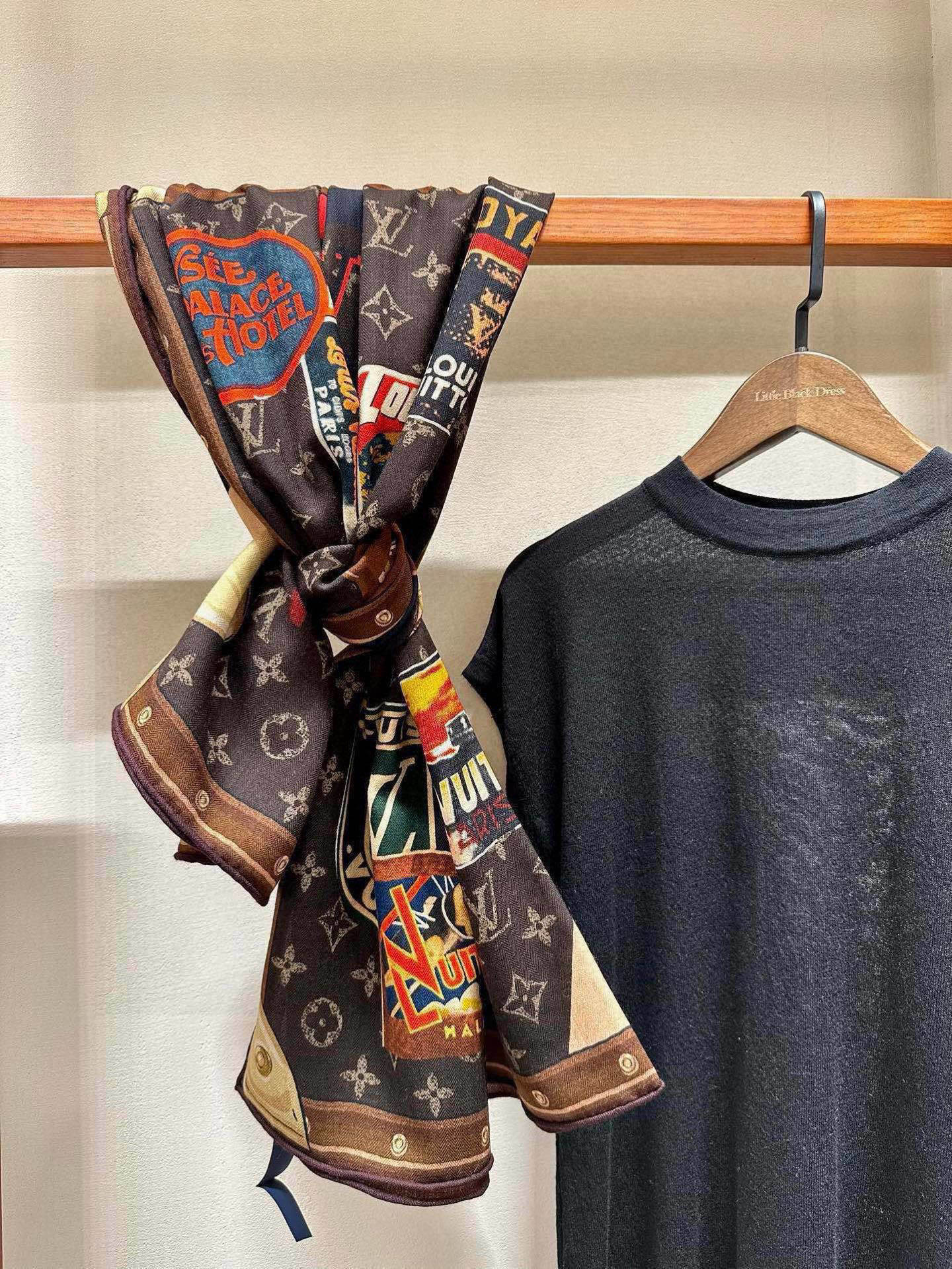 【LV】上新❤️ 路易威登 一款值得品细节的高货抠细节,从一个小块的配色去打败市场货140方巾 二个配色