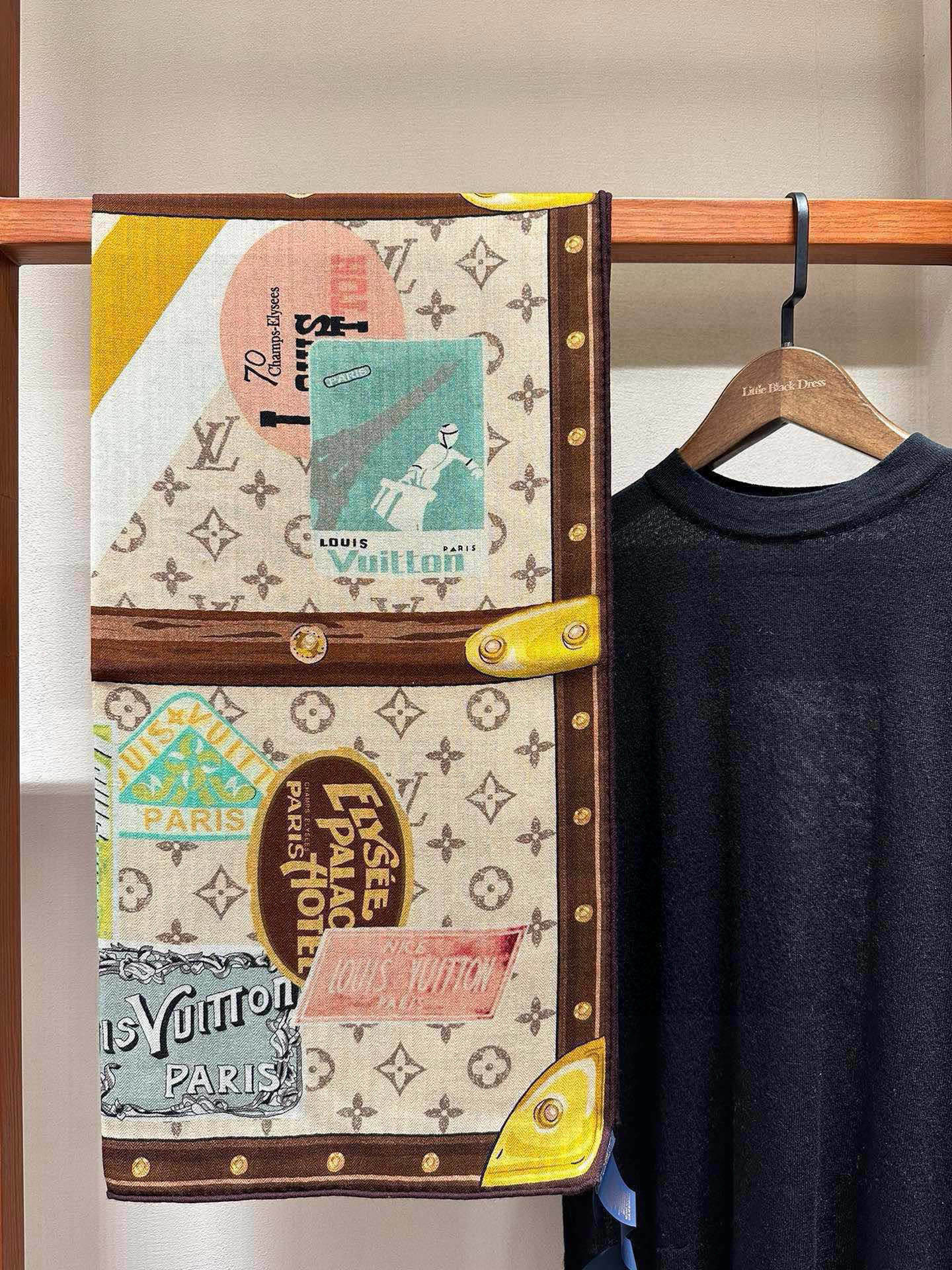 【LV】上新❤️ 路易威登 一款值得品细节的高货抠细节,从一个小块的配色去打败市场货140方巾 二个配色