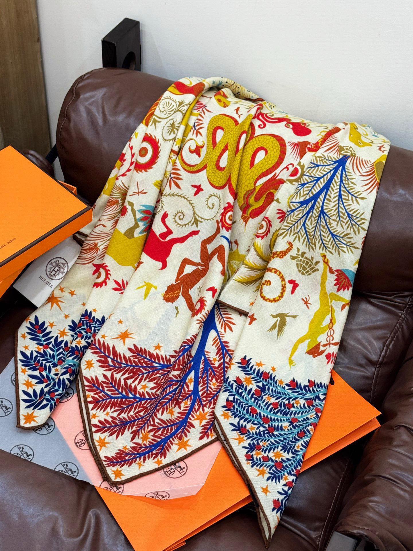 羊绒新款🆕👏👏买了都说好看‼️推荐💕爱马仕双面同色羊绒方巾【玛雅森林双面同色140】,顶级工艺超值‼️爱