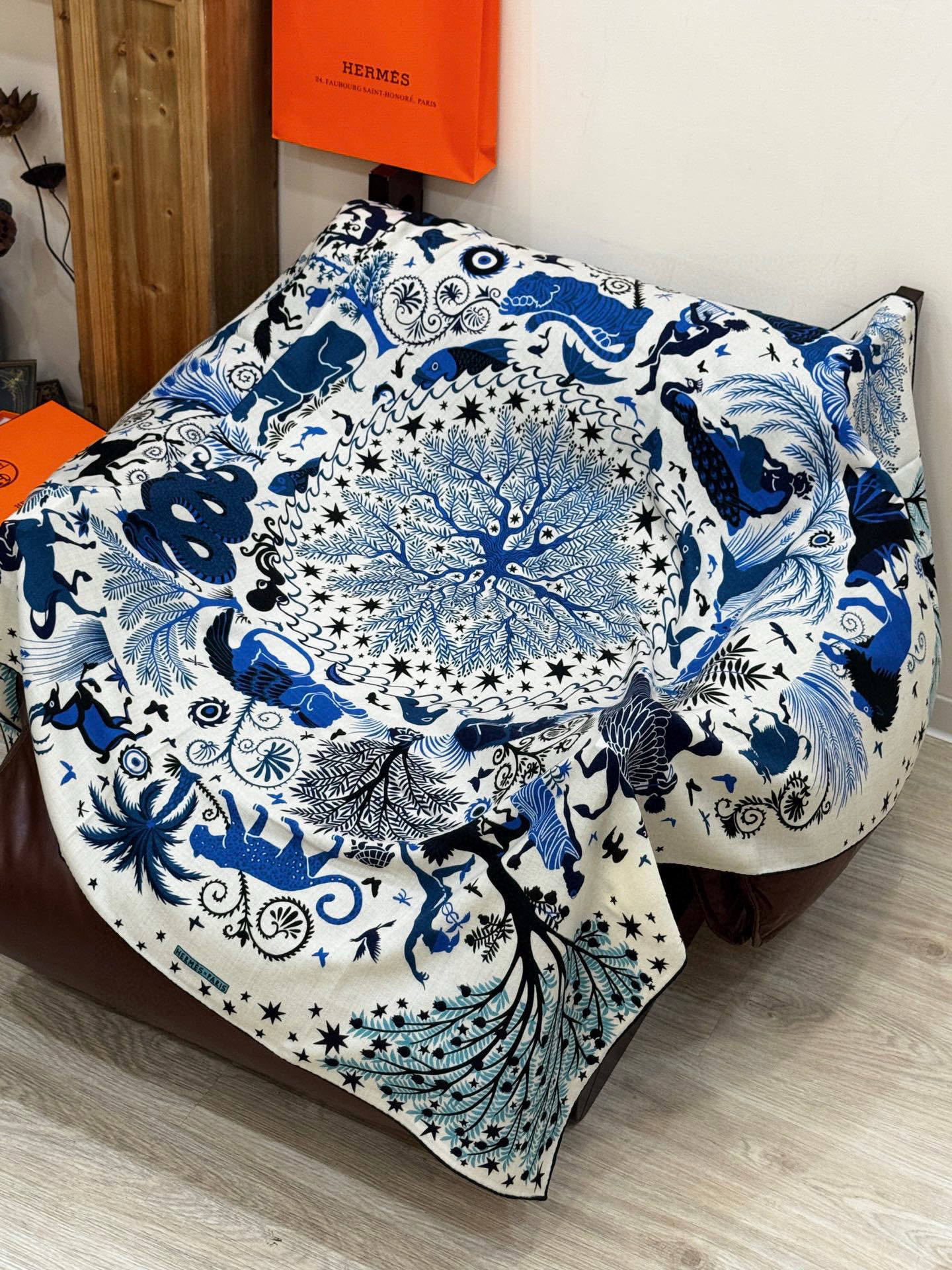 羊绒新款🆕👏👏买了都说好看‼️推荐💕爱马仕双面同色羊绒方巾【玛雅森林双面同色140】,顶级工艺超值‼️爱