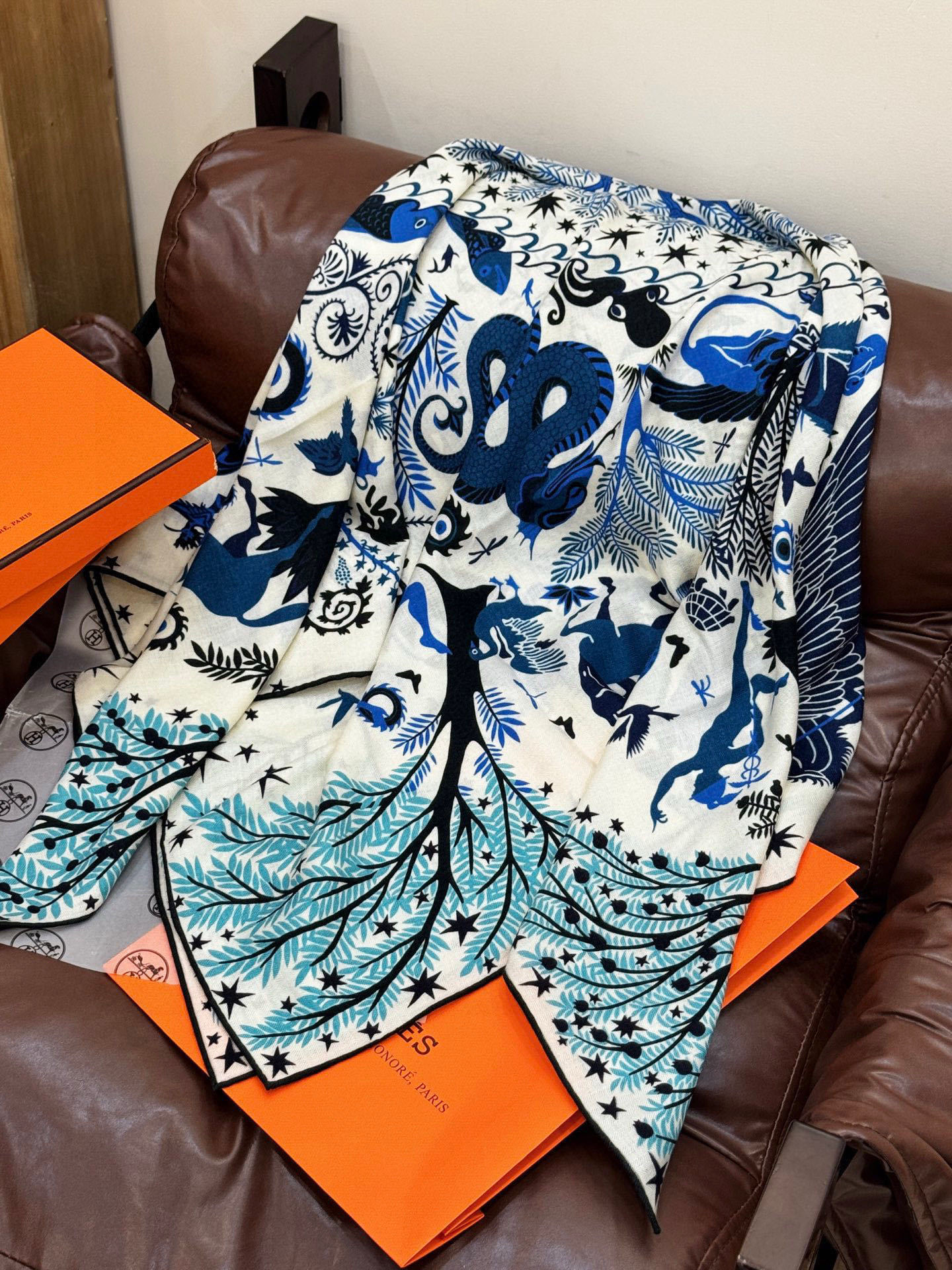 羊绒新款🆕👏👏买了都说好看‼️推荐💕爱马仕双面同色羊绒方巾【玛雅森林双面同色140】,顶级工艺超值‼️爱