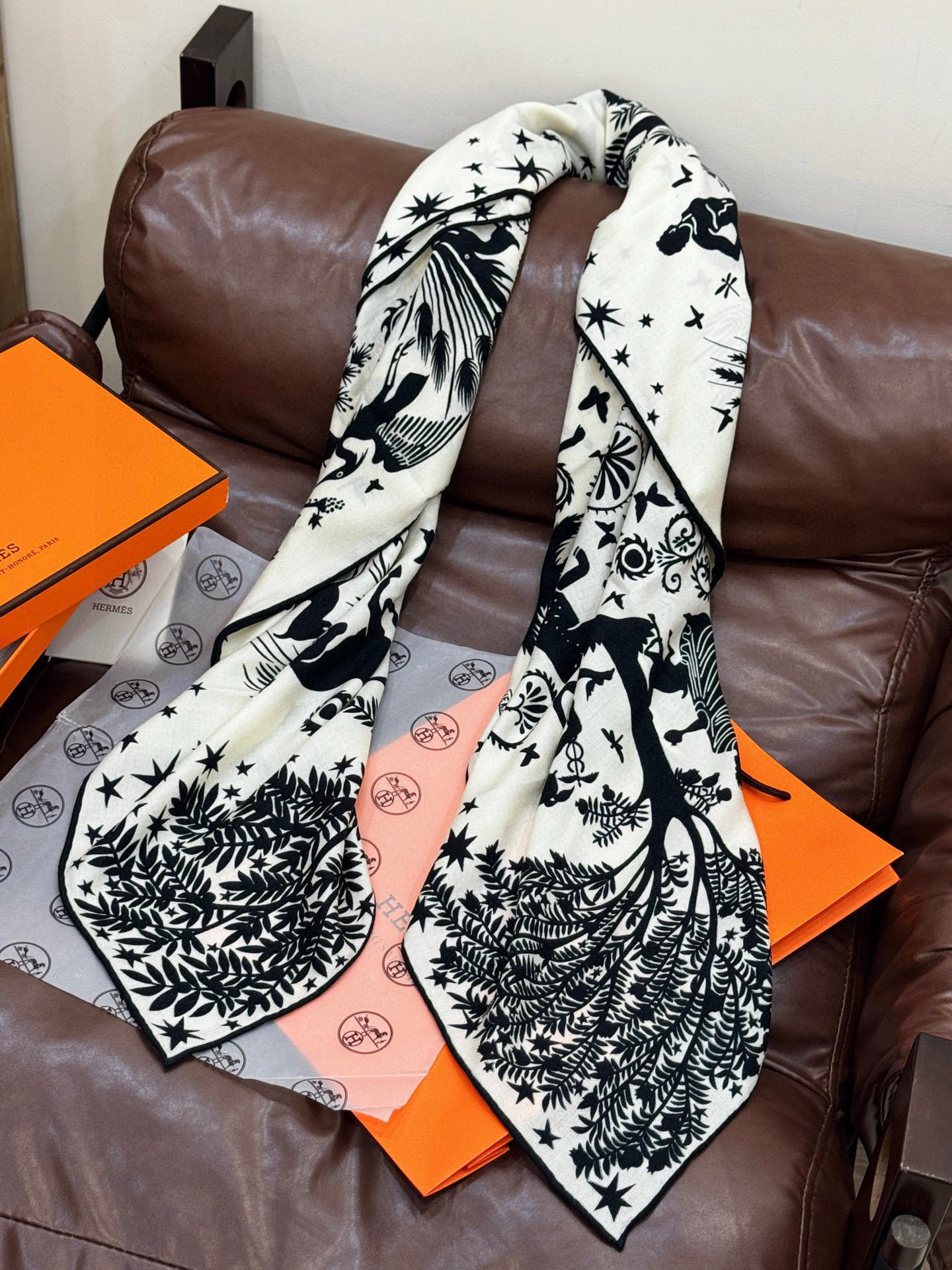 羊绒新款🆕👏👏买了都说好看‼️推荐💕爱马仕双面同色羊绒方巾【玛雅森林双面同色140】,顶级工艺超值‼️爱