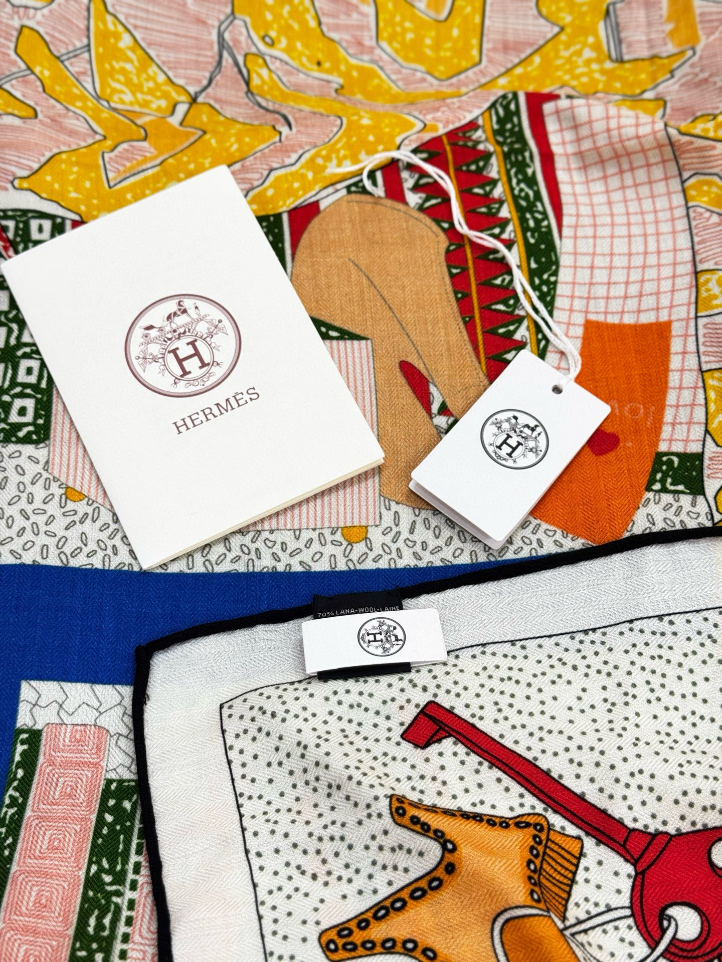 💟2025年秋冬抢先 上新💞【双面同色丝毛方巾】手工卷边山羊绒和真丝混纺披肩(70%山羊绒,30%桑蚕丝