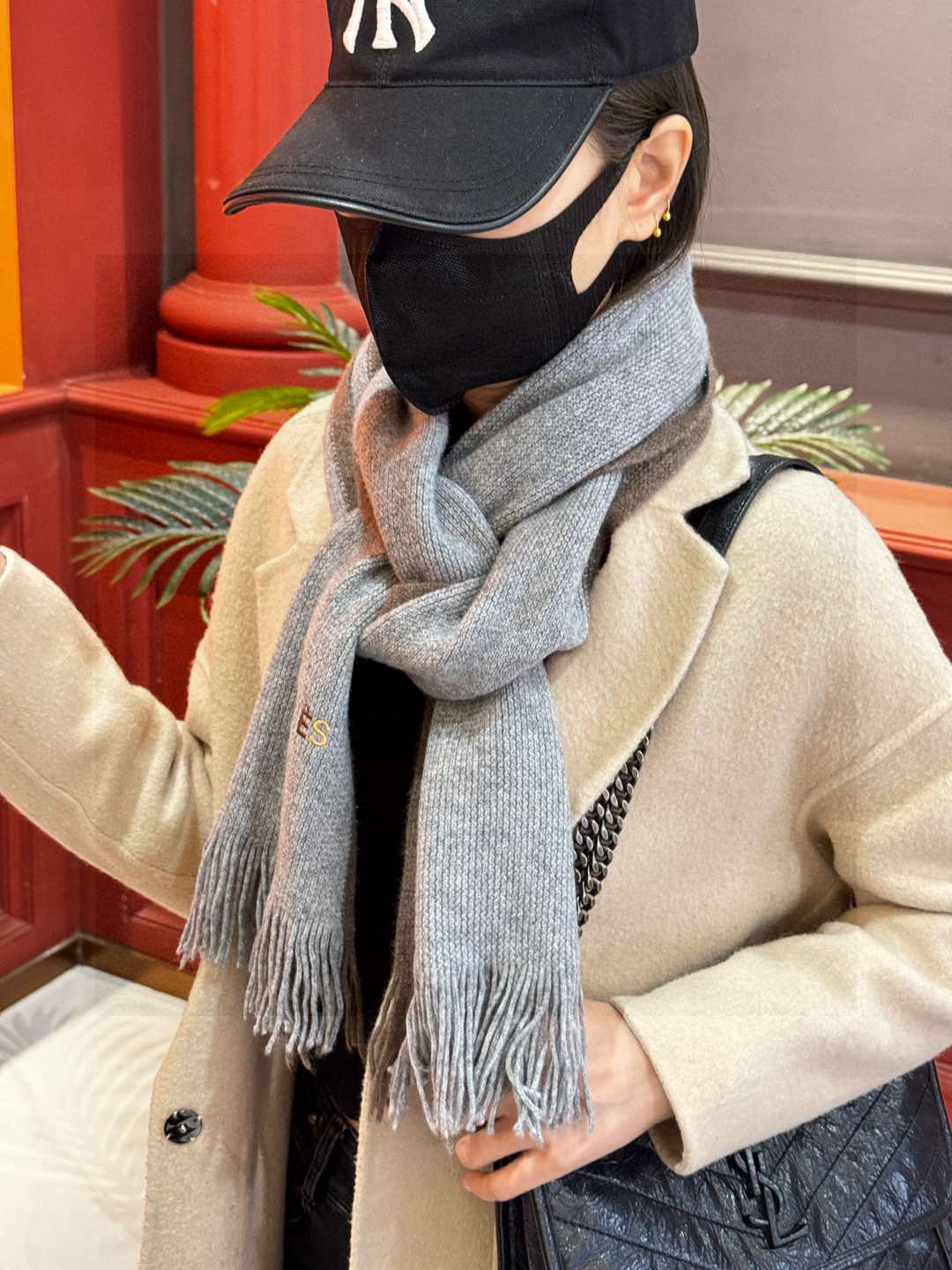 Hermes（爱马仕）同步专柜，高端羊绒针织围巾！】可正式，可随意，非常Classical的男款设计。这