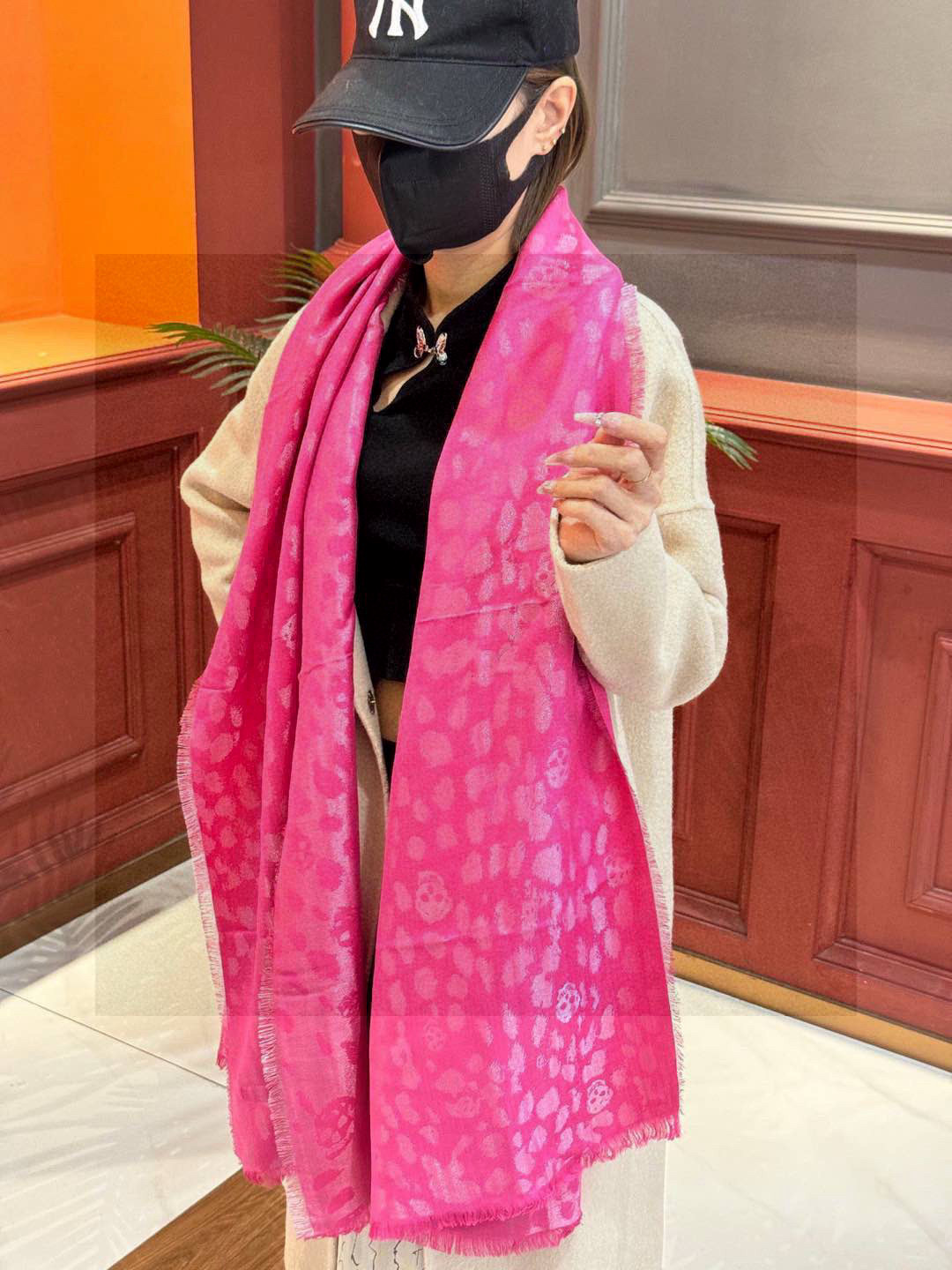 超美的银色鬼头~防冷气又时髦的单品💋麦昆 新品.永远都不会嫌多的款~❣️MCQ麦昆永恒经典的骷髅头‼️太