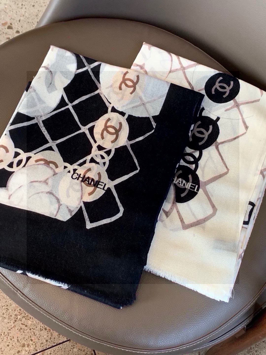 香家最最经典的山茶花系列，经典到每个女人的衣柜都要收纳的一条 满足你的日常所需，舒适的触感，让你舍不得脱