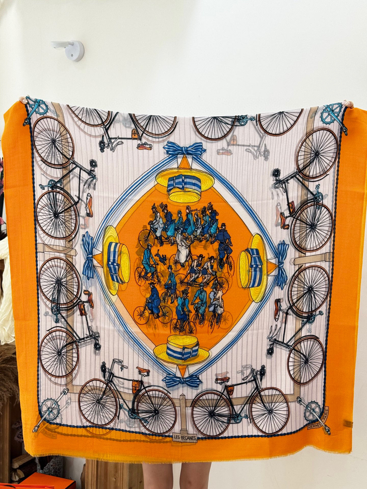 羊绒新款 🆕🆕🌈💫速度‼️下手一定要快‼️H家新款【自行车长巾】，高端 大爱 货极少 现在用极好‼️真心