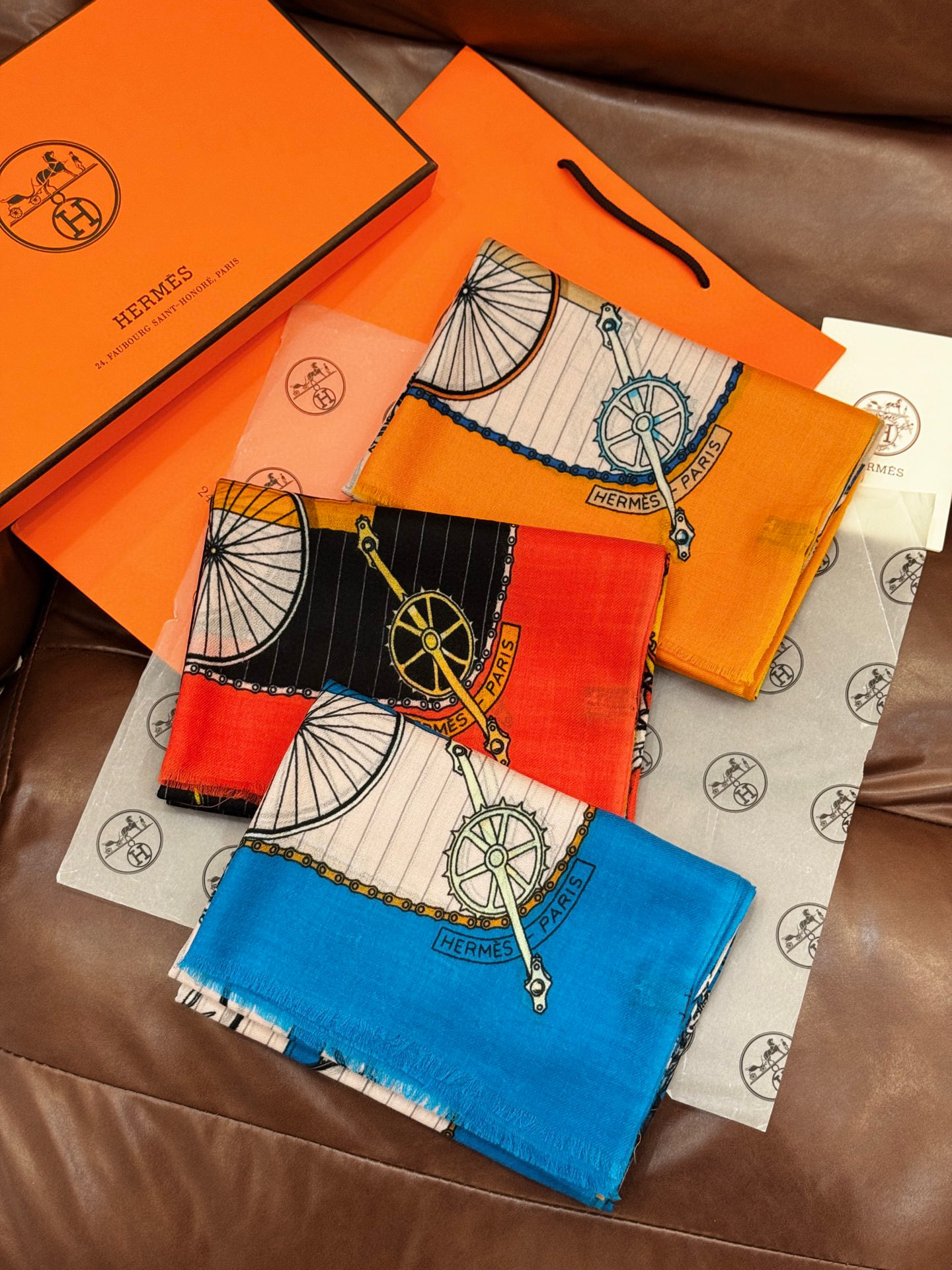 羊绒新款 🆕🆕🌈💫速度‼️下手一定要快‼️H家新款【自行车长巾】，高端 大爱 货极少 现在用极好‼️真心