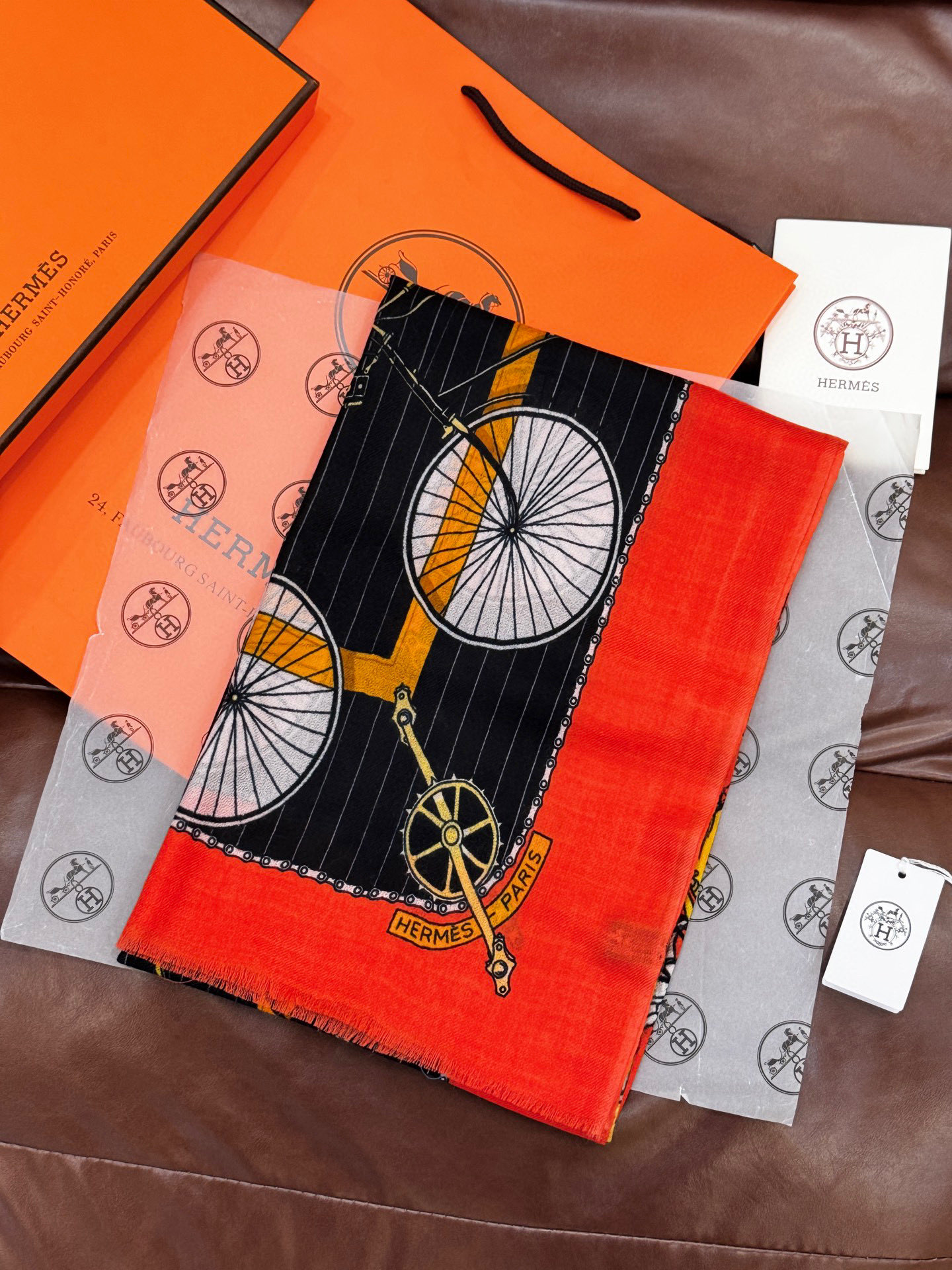 羊绒新款 🆕🆕🌈💫速度‼️下手一定要快‼️H家新款【自行车长巾】，高端 大爱 货极少 现在用极好‼️真心