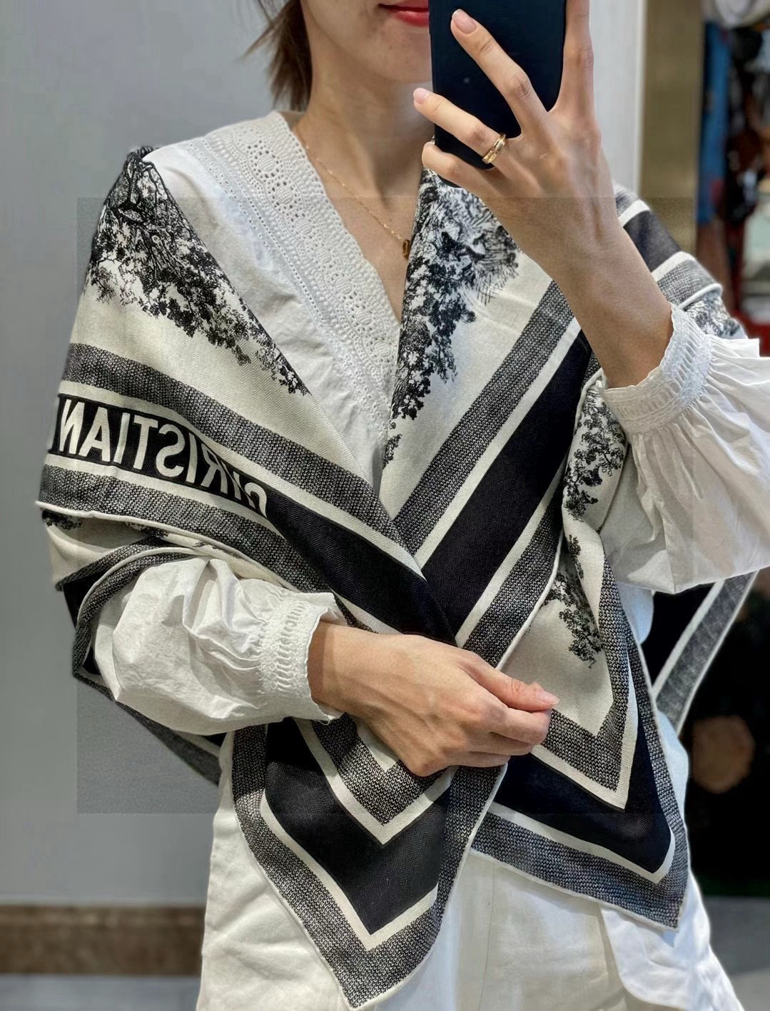 Dior ❤【️巴黎地图】黄金尺寸110*110双面同色丝绒方巾 不爱140繁复尺寸的姐妹可以选择110