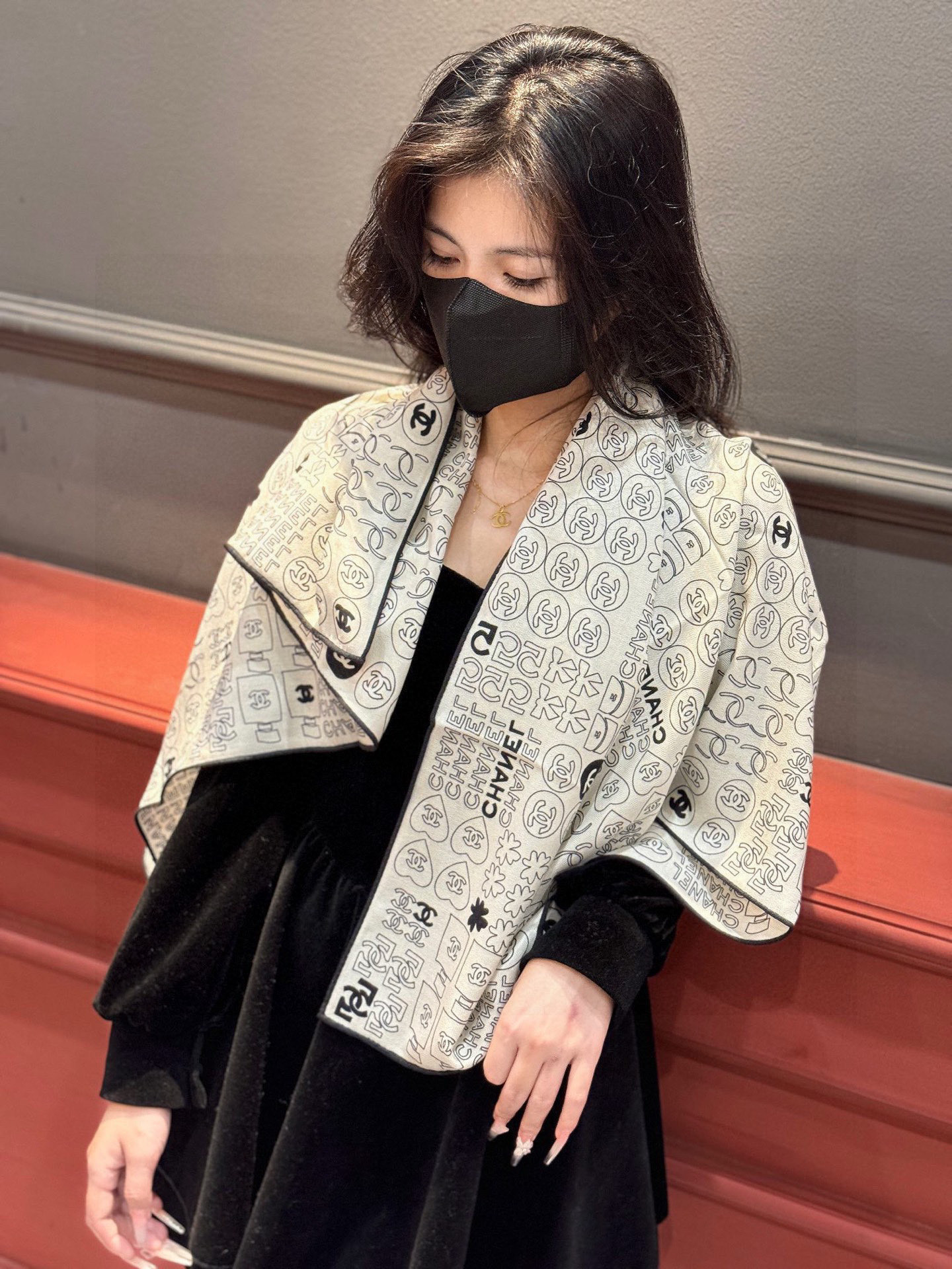 上新❤️【2025Chanel】 经典茶花优雅Coco风，Chanel最新菱格丝绒大方巾~气质到骨子里，