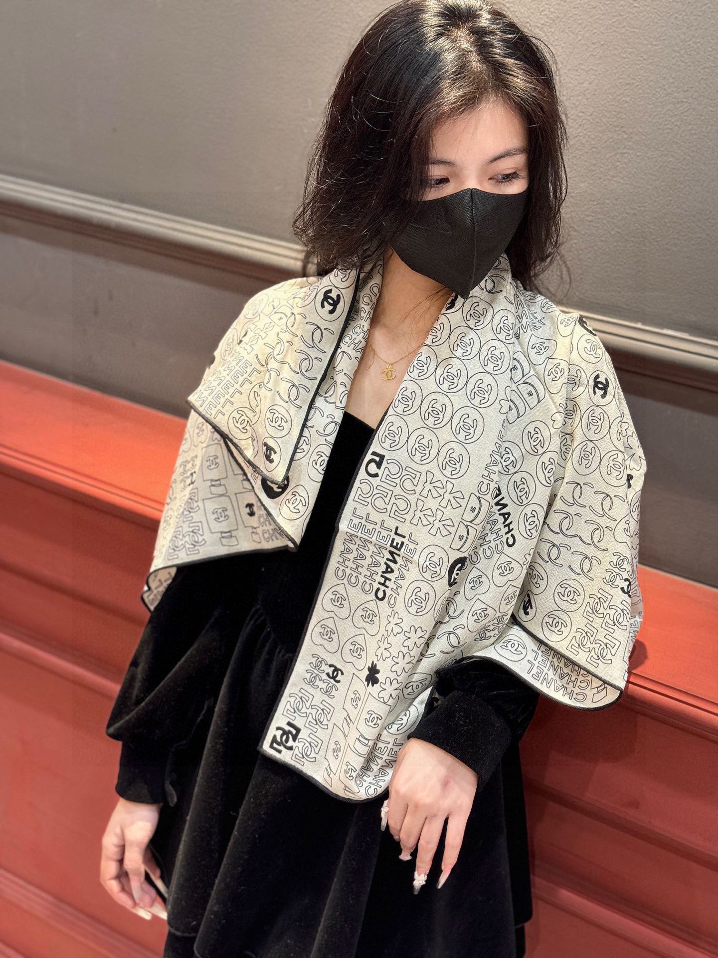 上新❤️【2025Chanel】 经典茶花优雅Coco风，Chanel最新菱格丝绒大方巾~气质到骨子里，