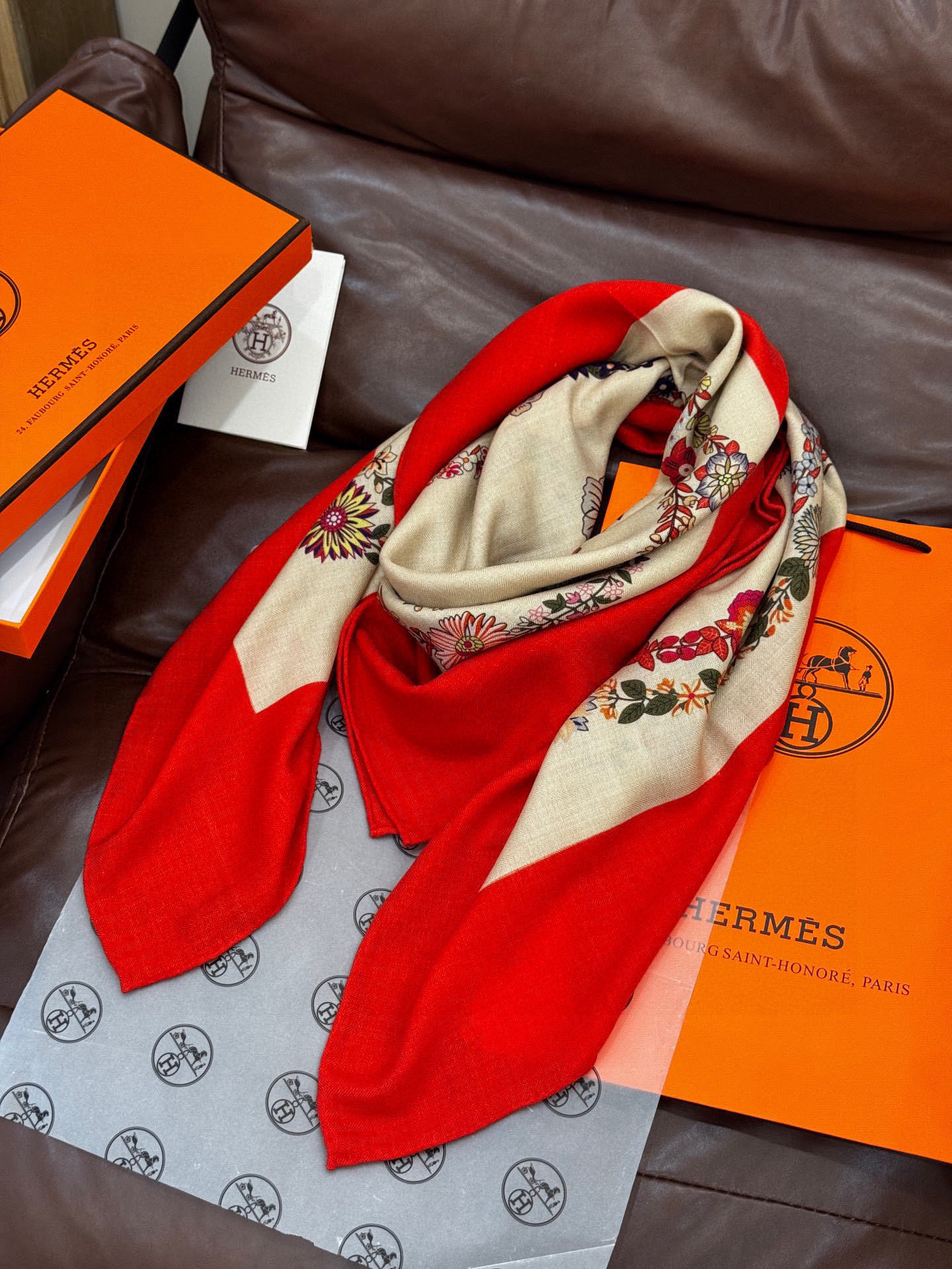 “华丽的缰辔花卉版”140丝毛方巾【140顶级丝毛双面同色披肩】手工卷边丝毛方巾(30%真丝70%羊毛)