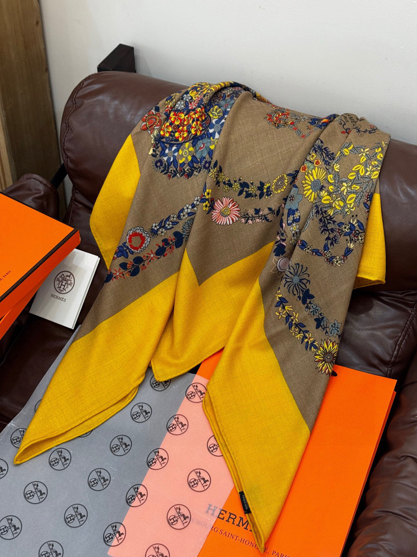 “华丽的缰辔花卉版”140丝毛方巾【140顶级丝毛双面同色披肩】手工卷边丝毛方巾(30%真丝70%羊毛)