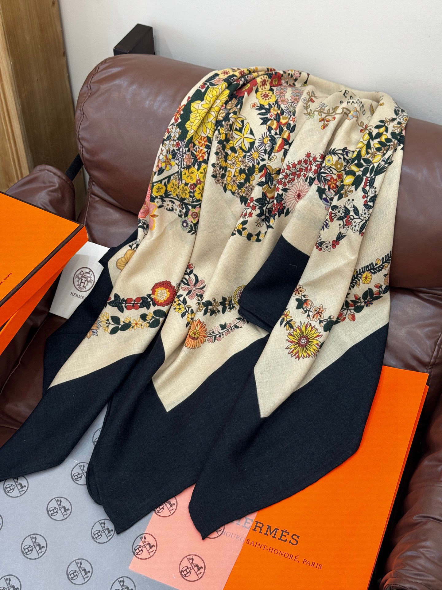 “华丽的缰辔花卉版”140丝毛方巾【140顶级丝毛双面同色披肩】手工卷边丝毛方巾(30%真丝70%羊毛)