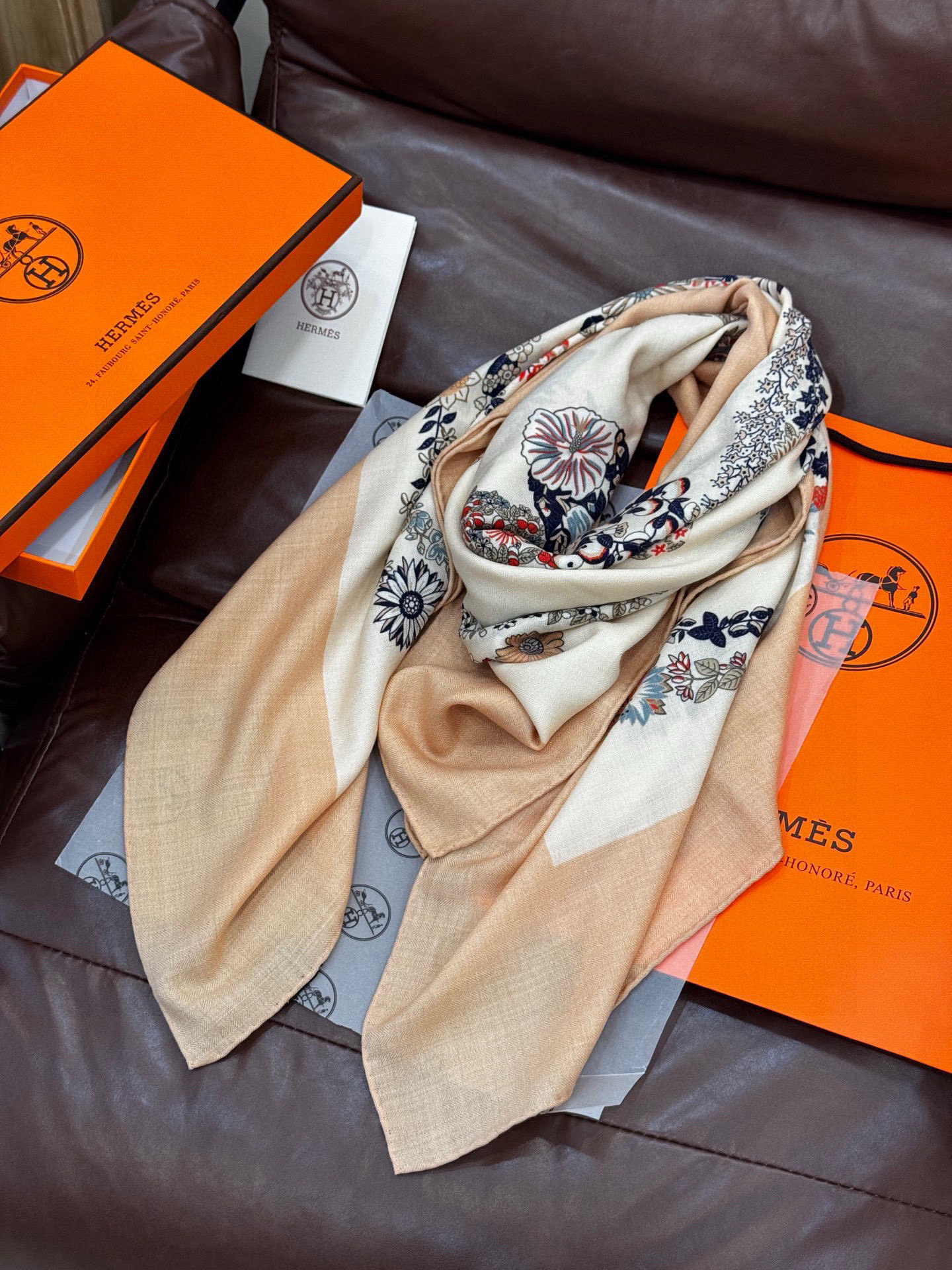 “华丽的缰辔花卉版”140丝毛方巾【140顶级丝毛双面同色披肩】手工卷边丝毛方巾(30%真丝70%羊毛)