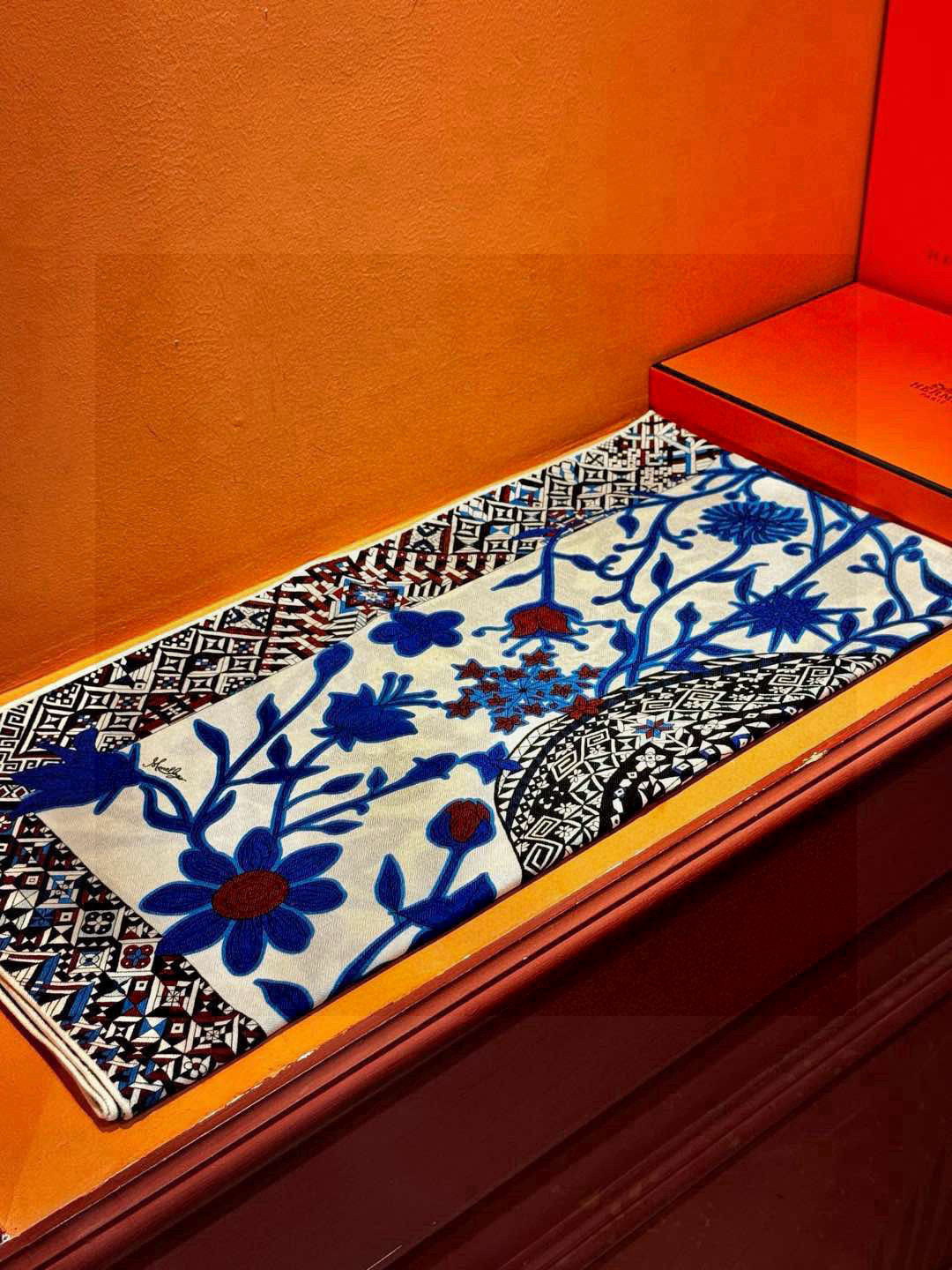 羊绒新款🆕👏👏买了都说好看‼️推荐💕爱马仕双面同色羊绒方巾【美洲豹与蜂鸟双面同色140】,顶级工艺超值‼