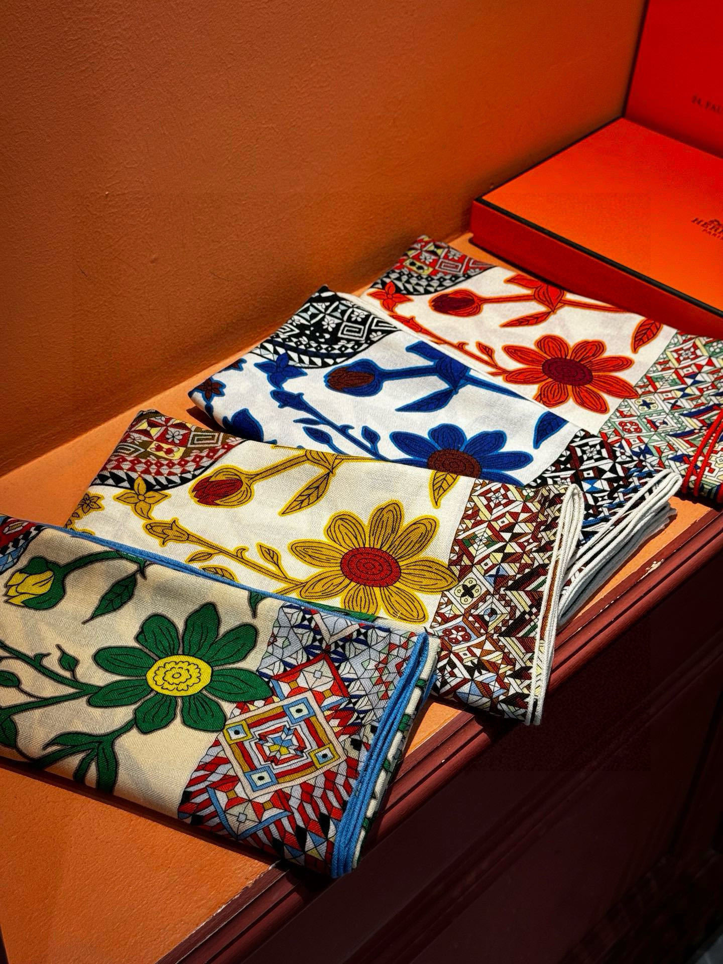 羊绒新款🆕👏👏买了都说好看‼️推荐💕爱马仕双面同色羊绒方巾【美洲豹与蜂鸟双面同色140】,顶级工艺超值‼